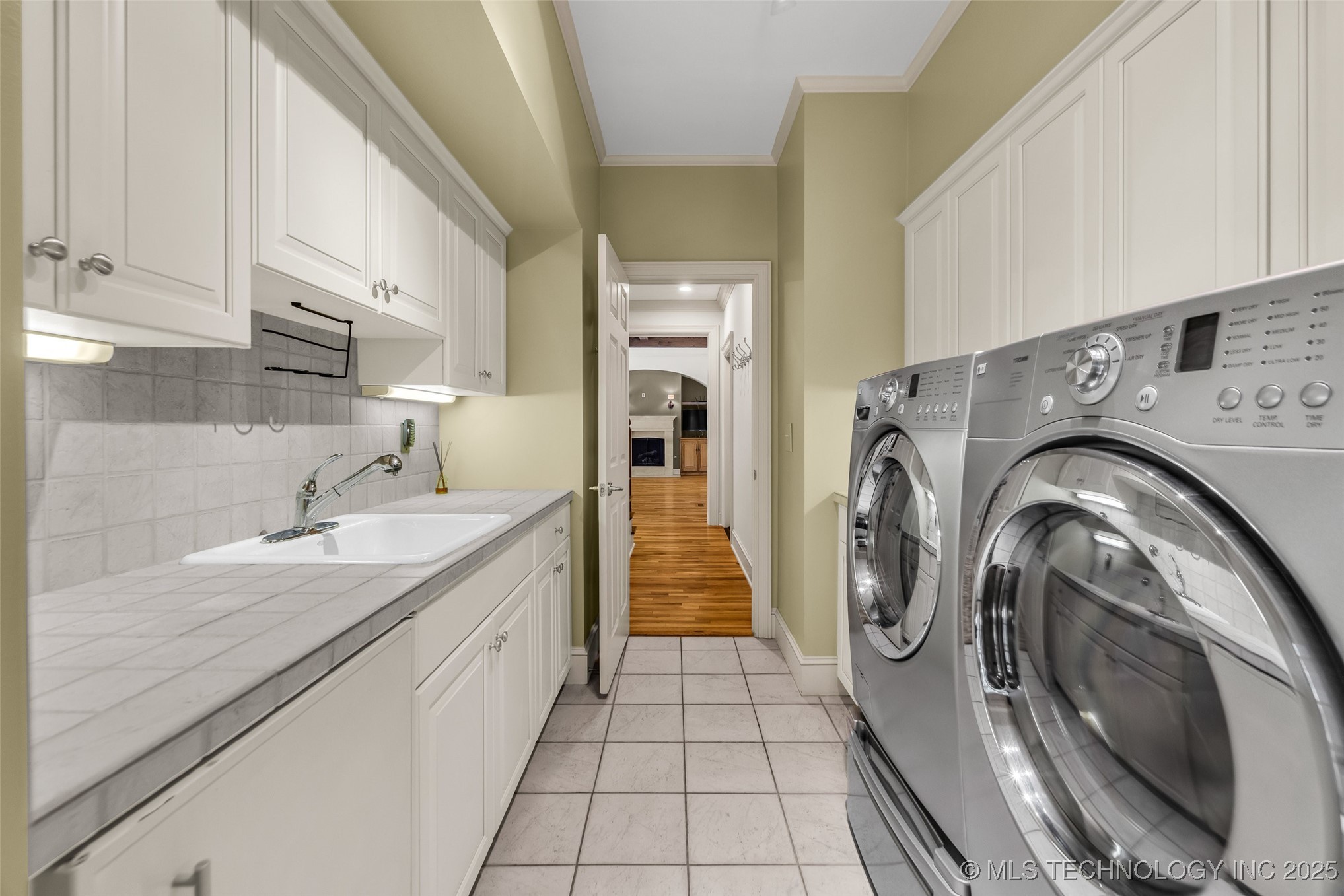 9805 S Vandalia Avenue