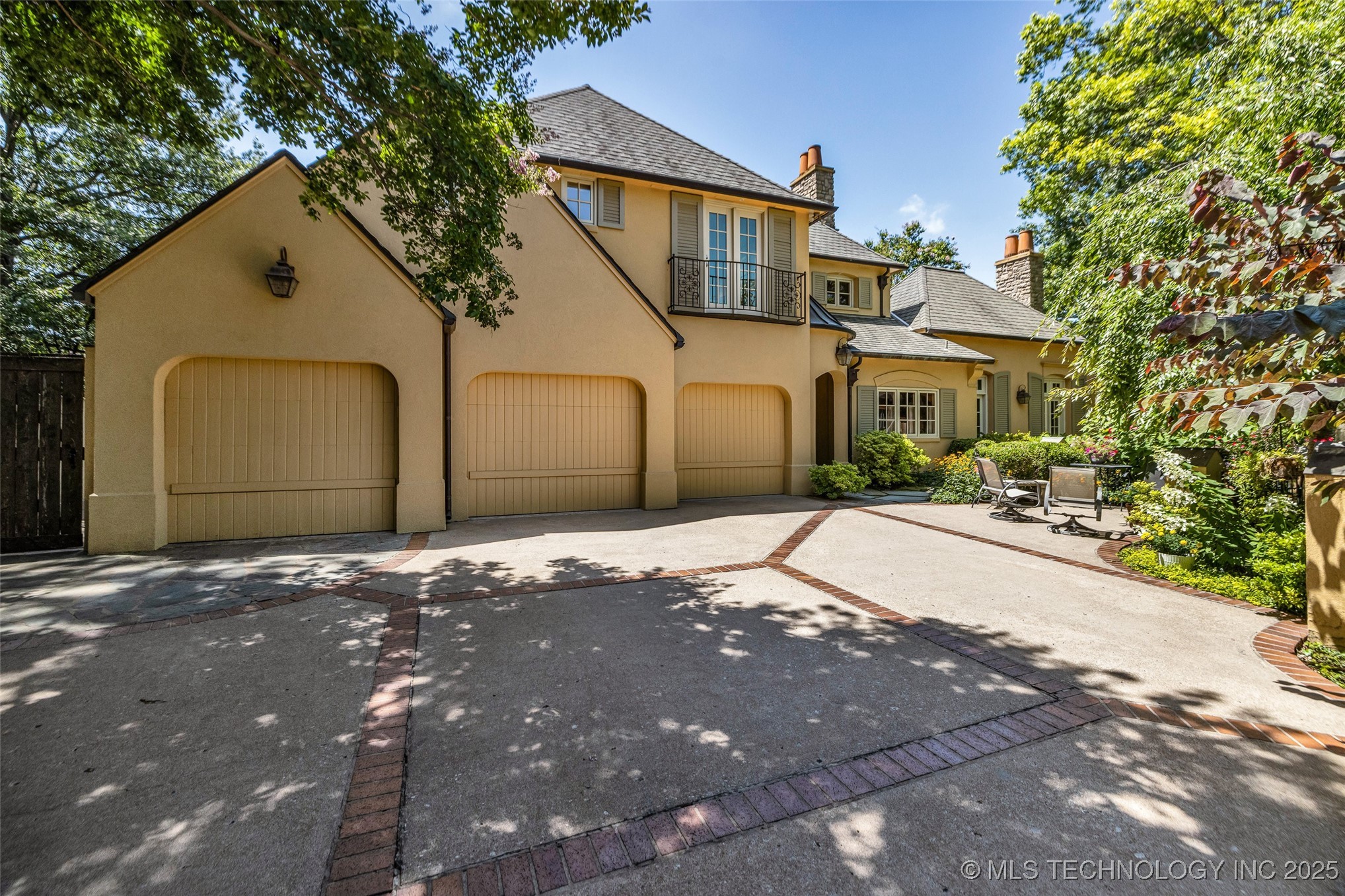 9805 S Vandalia Avenue