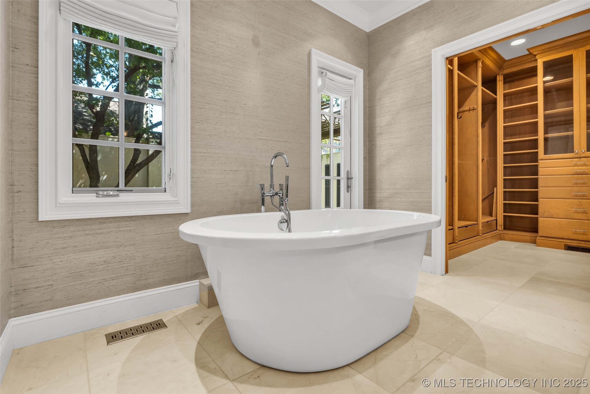 9805 S Vandalia Avenue