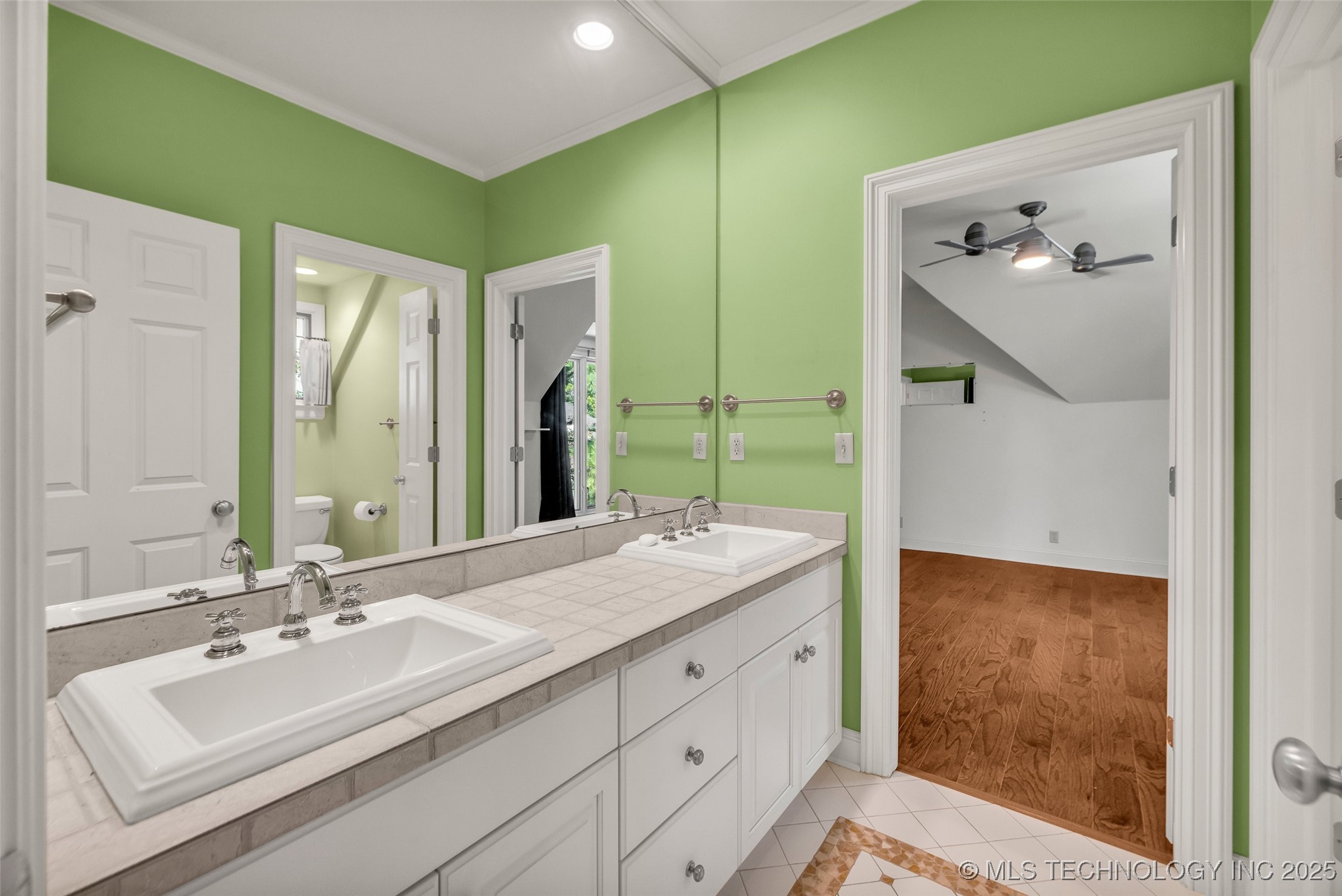 9805 S Vandalia Avenue