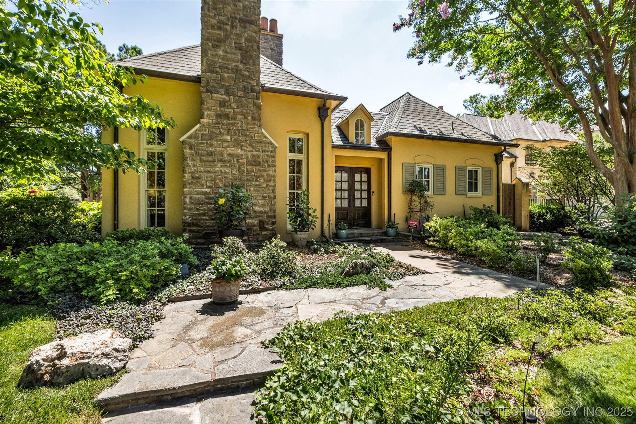 9805 S Vandalia Avenue