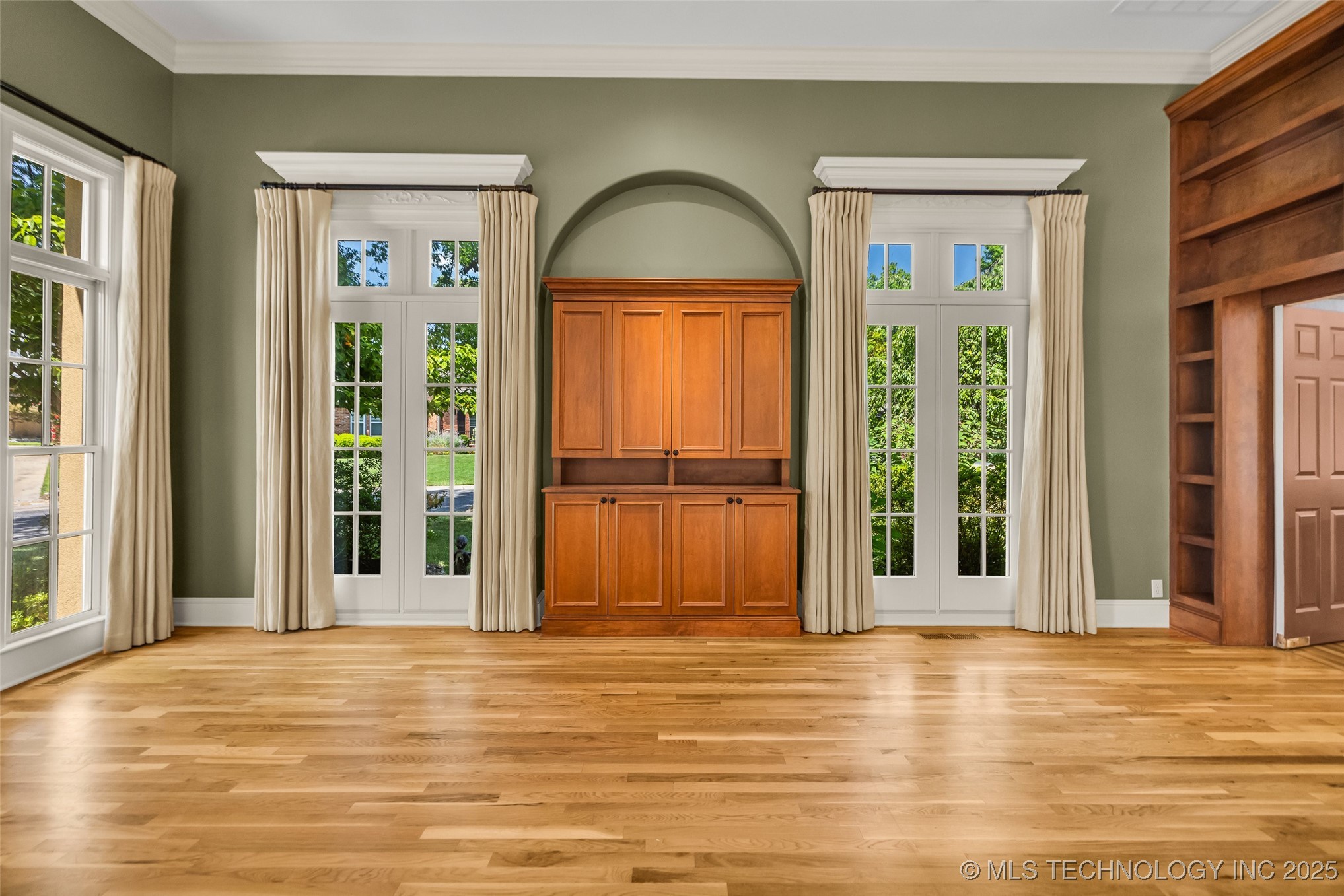 9805 S Vandalia Avenue