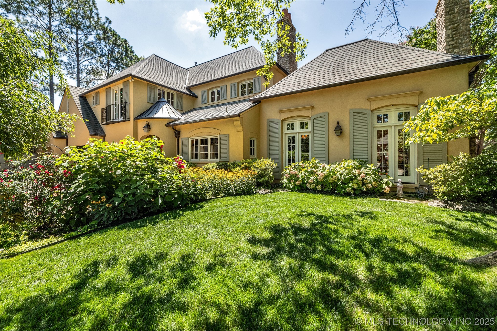 9805 S Vandalia Avenue