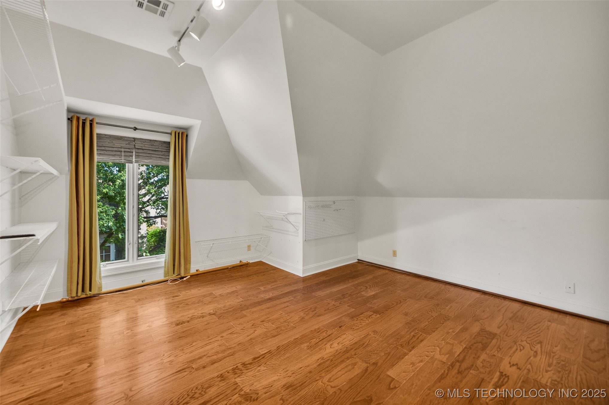 9805 S Vandalia Avenue