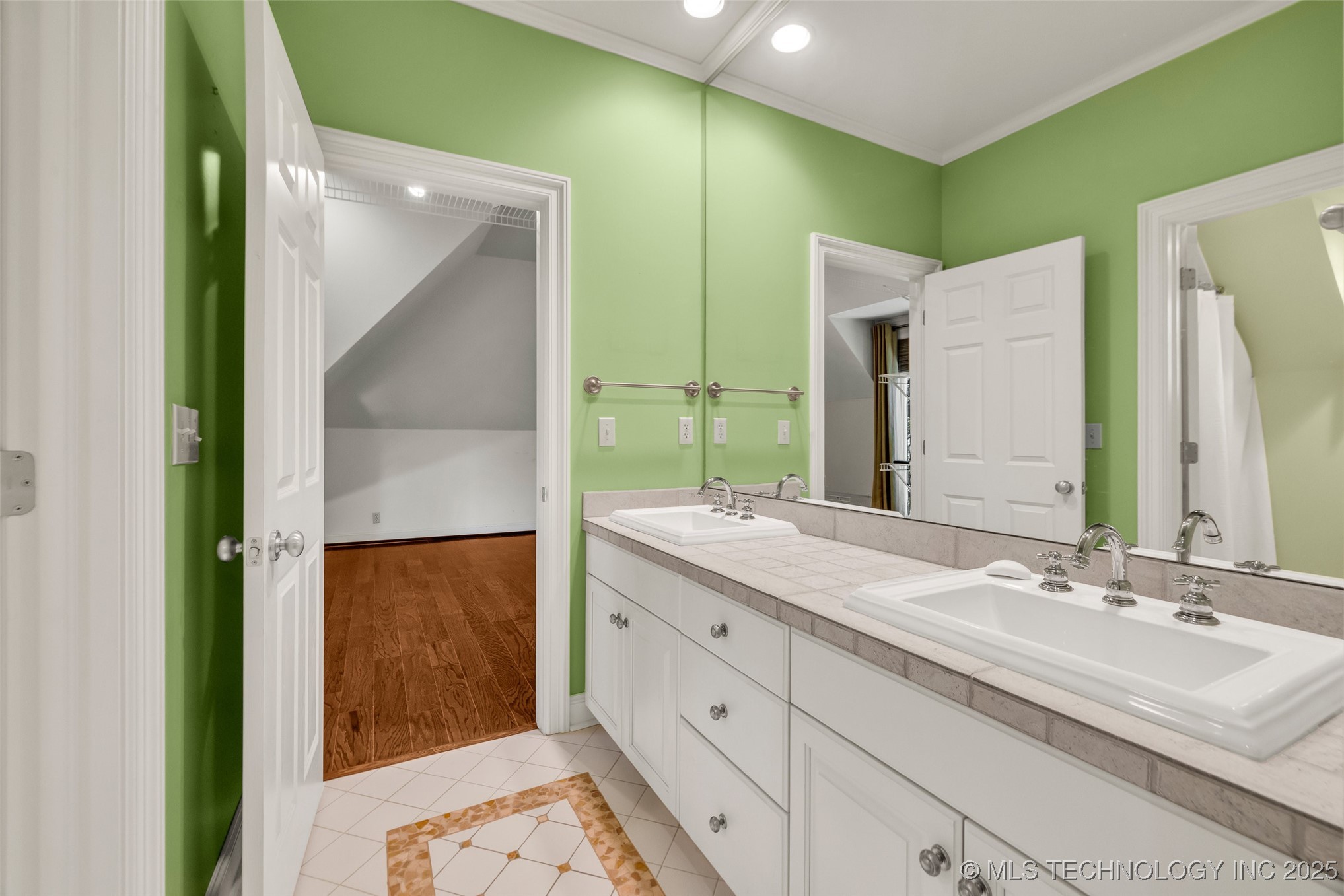 9805 S Vandalia Avenue