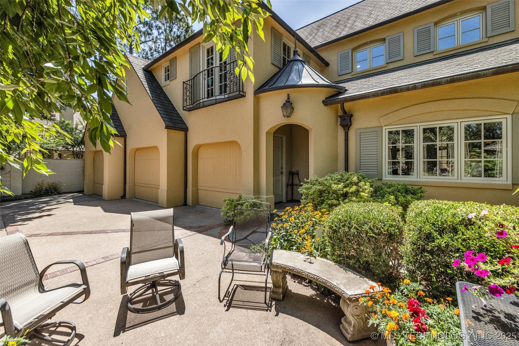 9805 S Vandalia Avenue