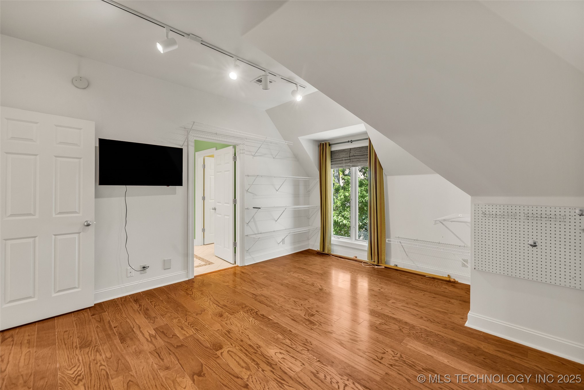 9805 S Vandalia Avenue