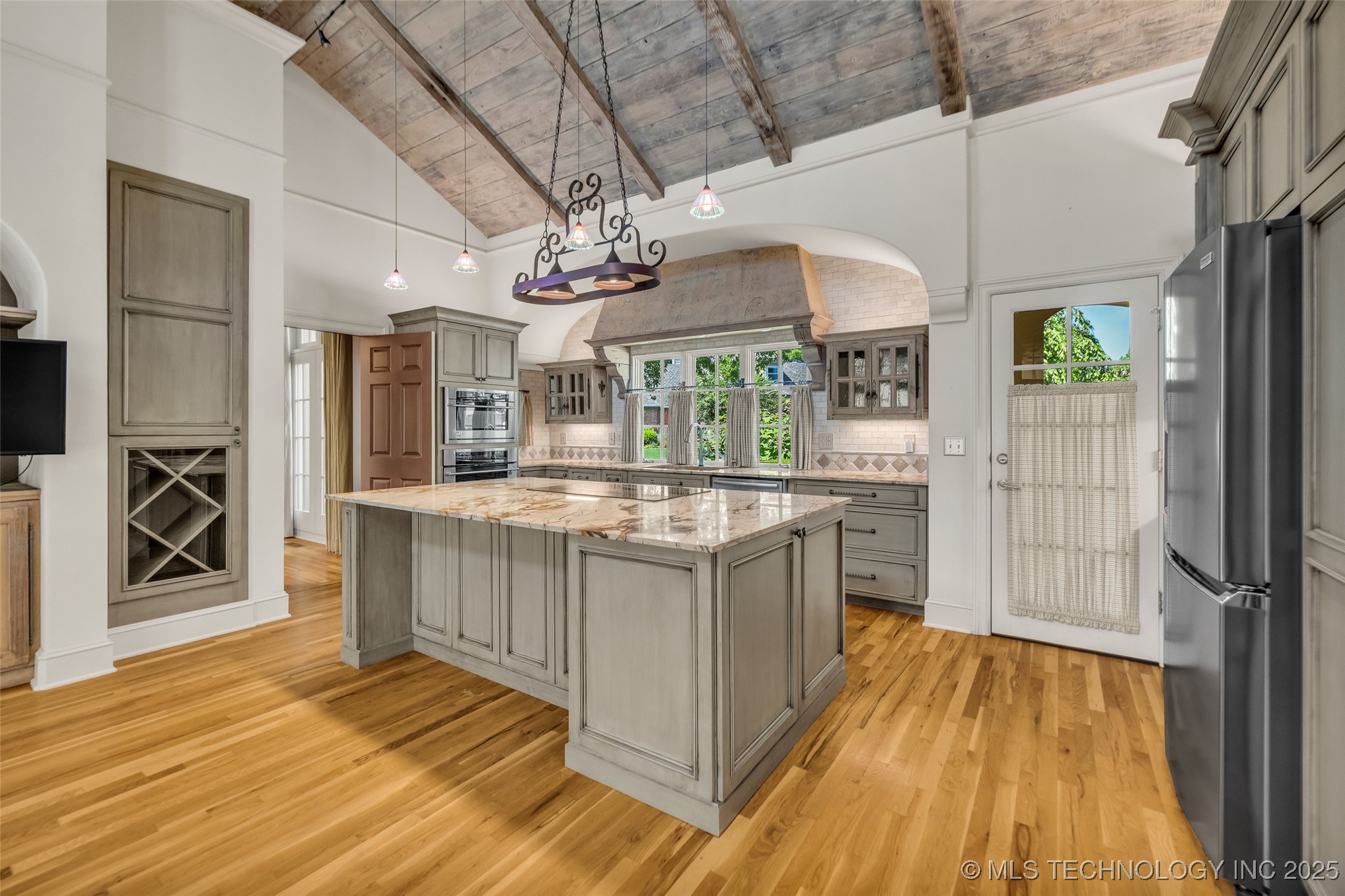 9805 S Vandalia Avenue