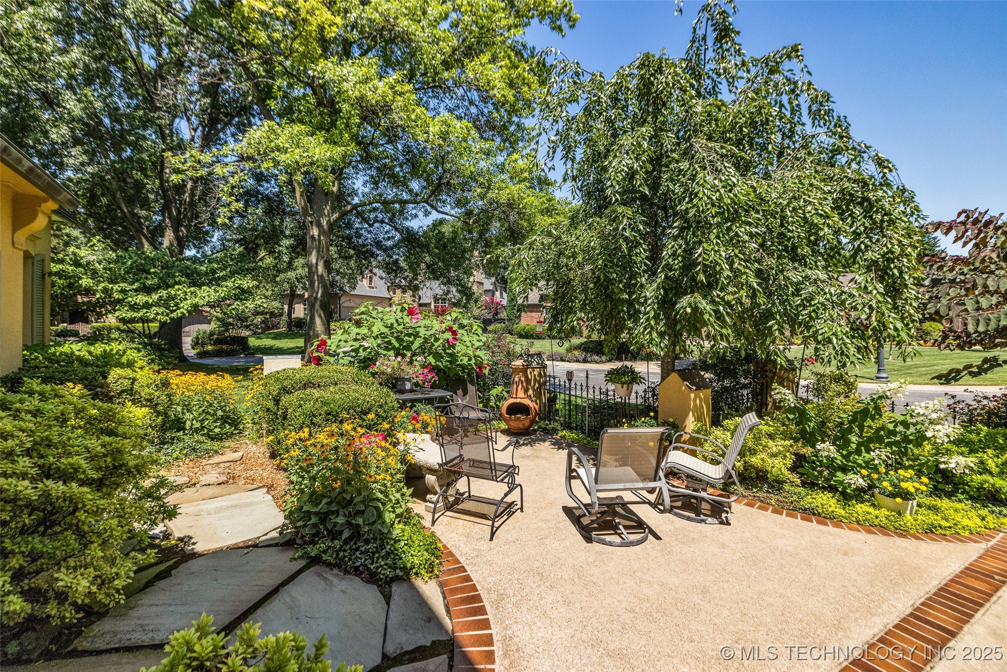 9805 S Vandalia Avenue