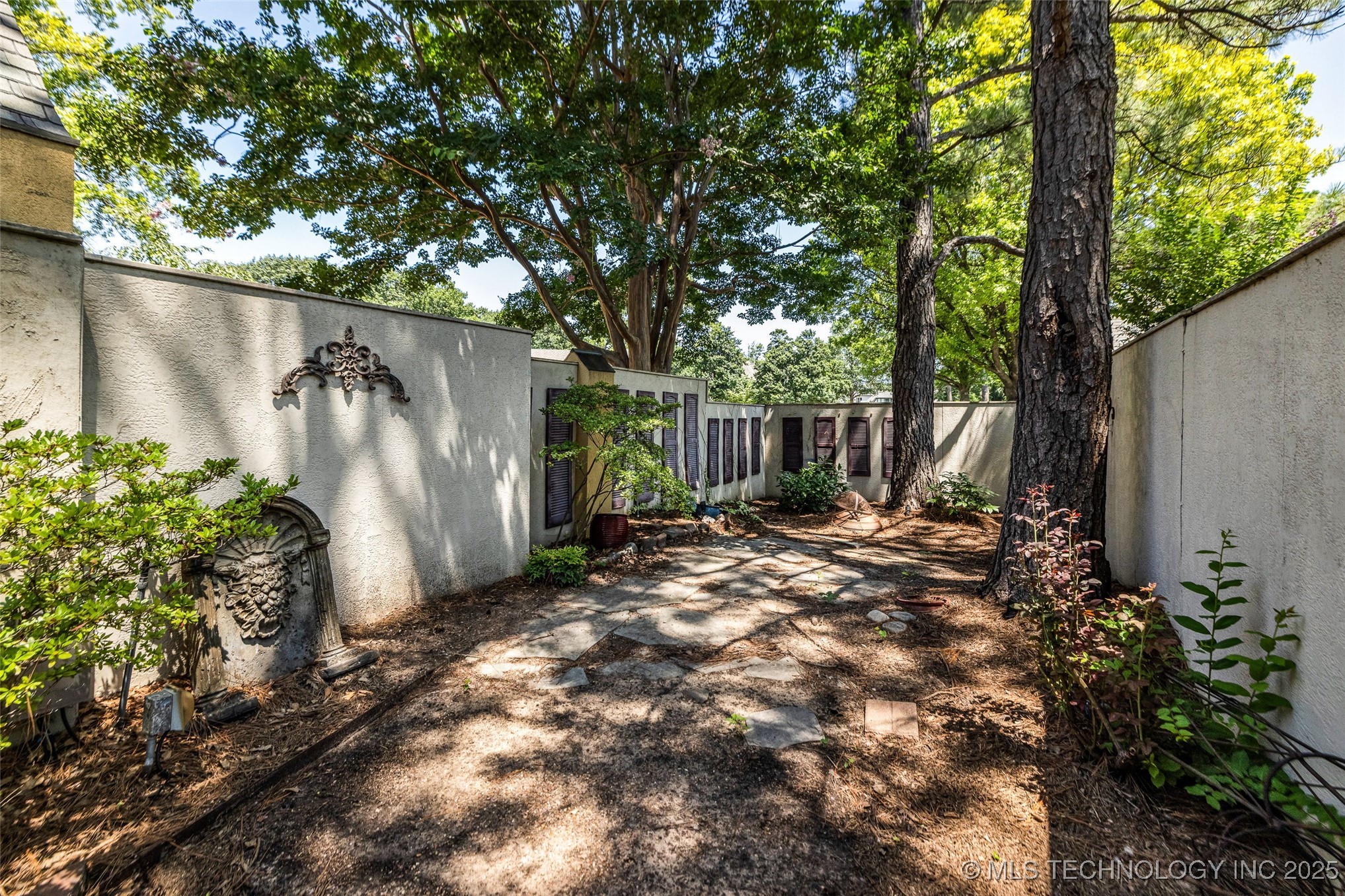 9805 S Vandalia Avenue