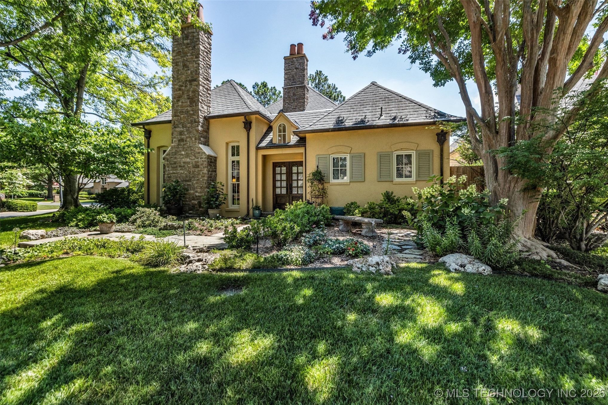 9805 S Vandalia Avenue