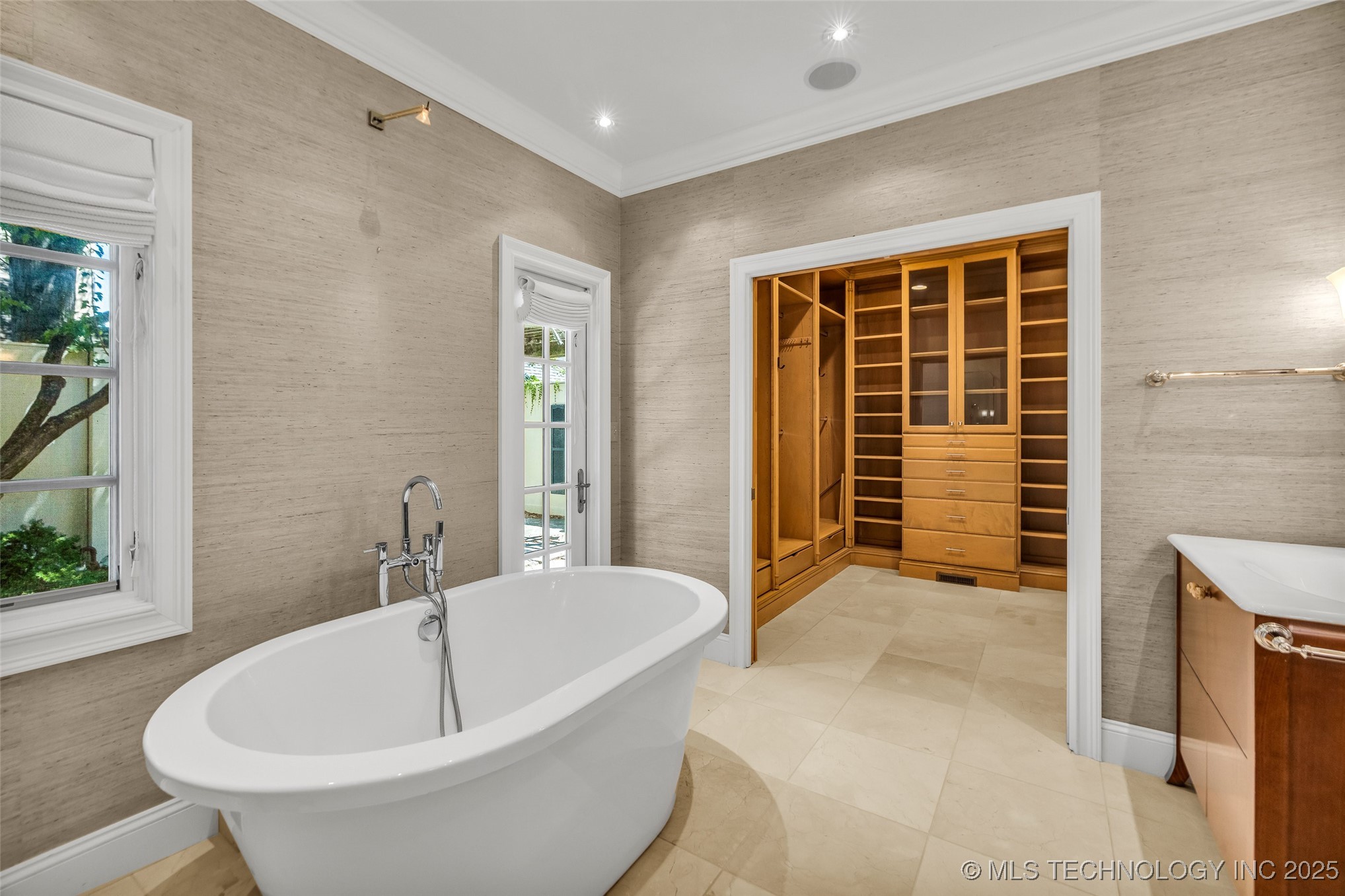 9805 S Vandalia Avenue