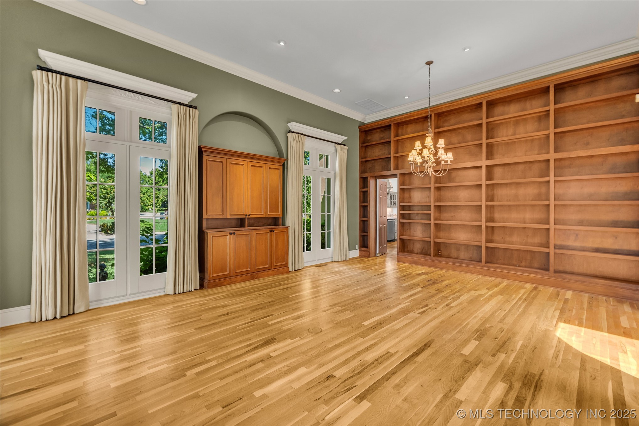 9805 S Vandalia Avenue