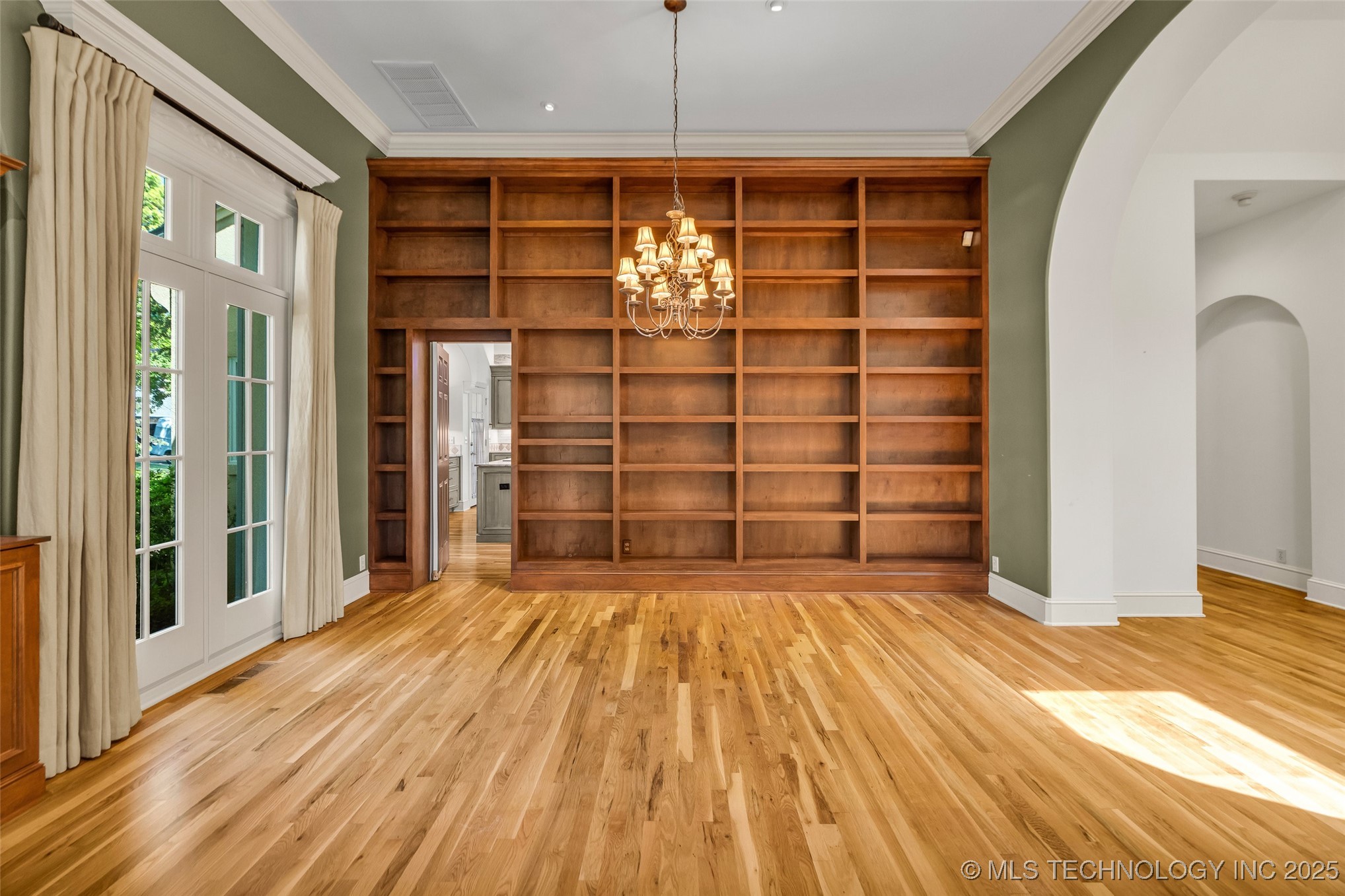 9805 S Vandalia Avenue