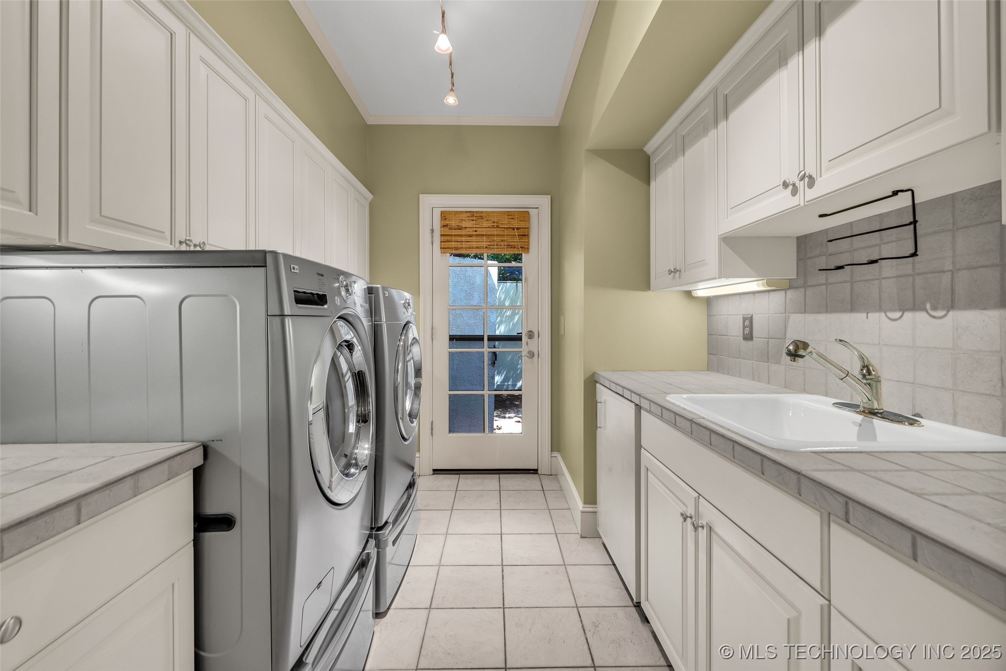 9805 S Vandalia Avenue