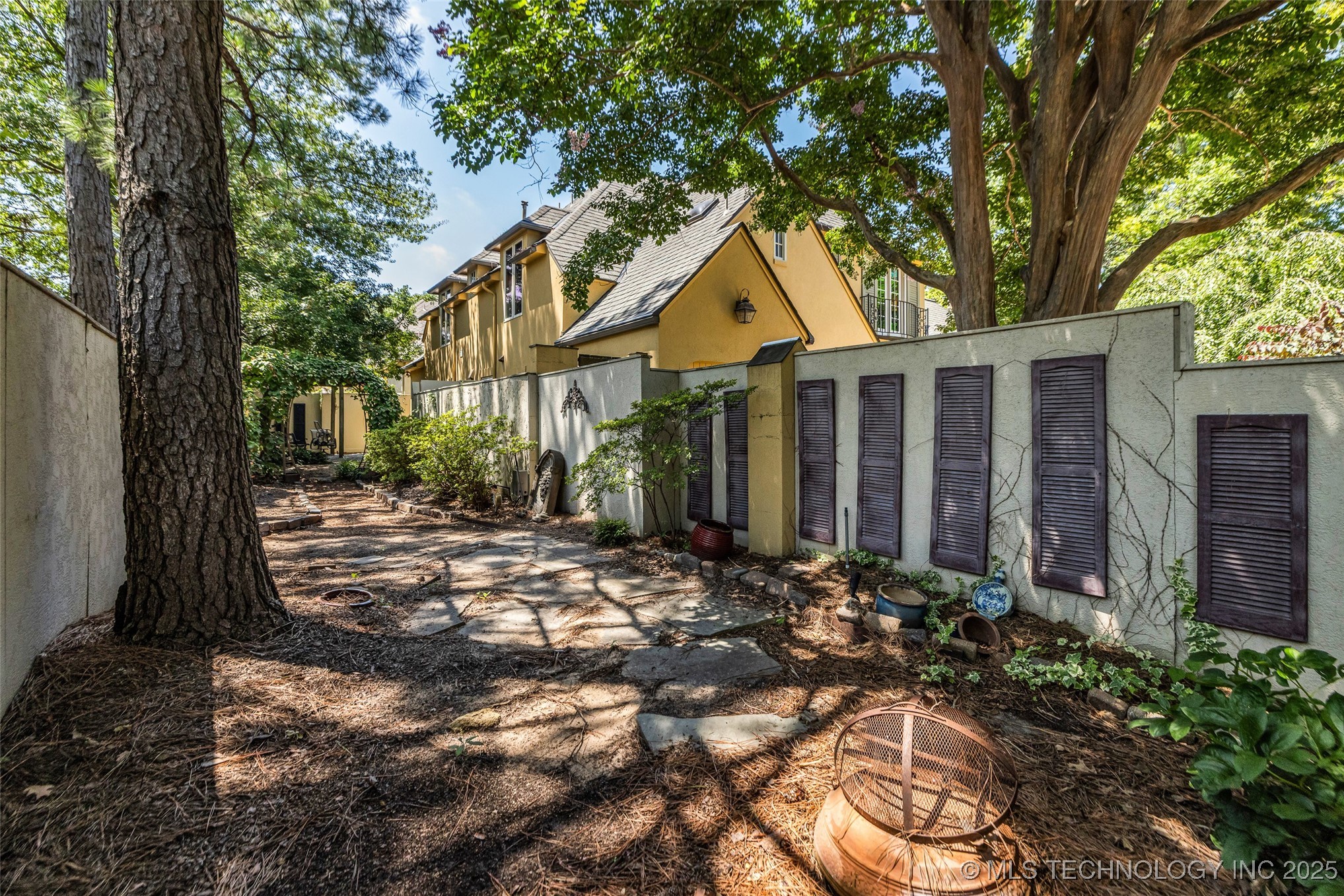 9805 S Vandalia Avenue