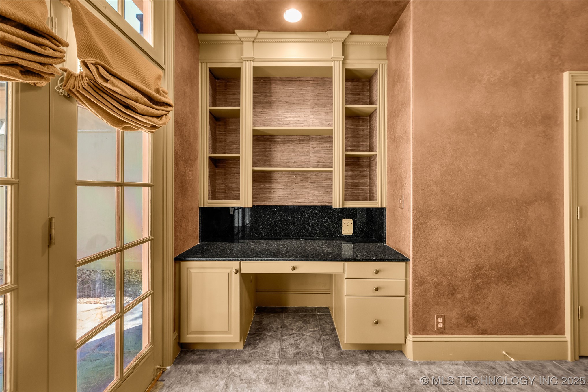 9805 S Vandalia Avenue