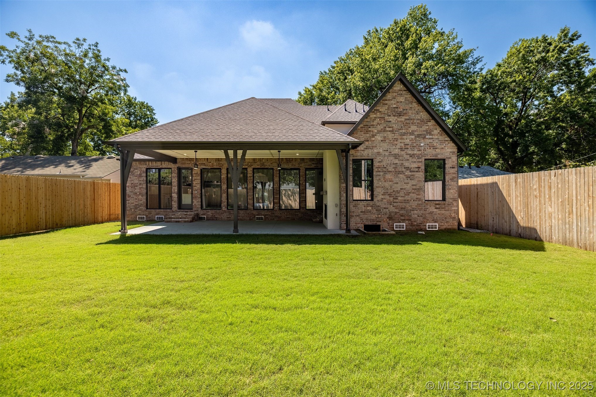 1009 E 38th Street