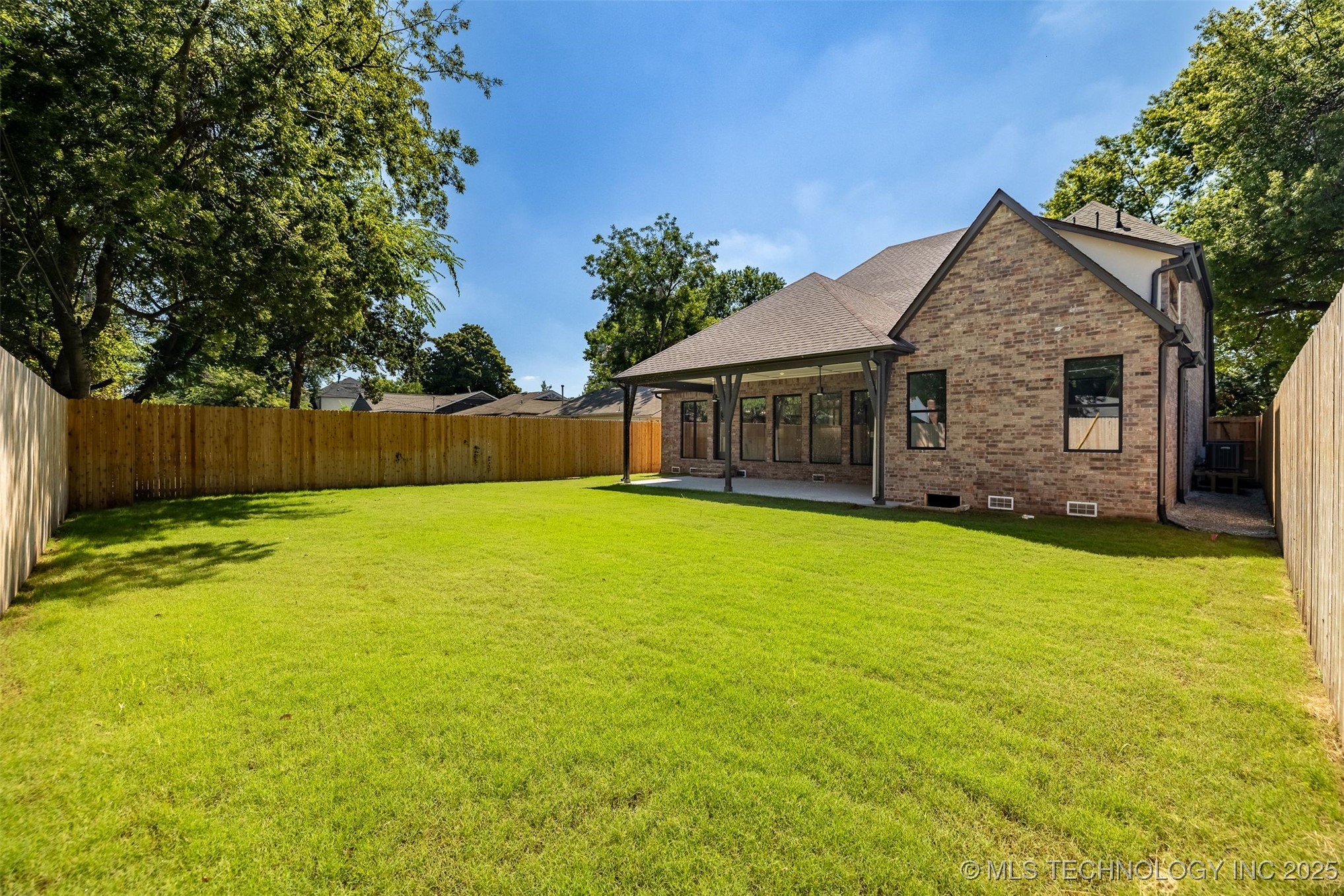 1009 E 38th Street