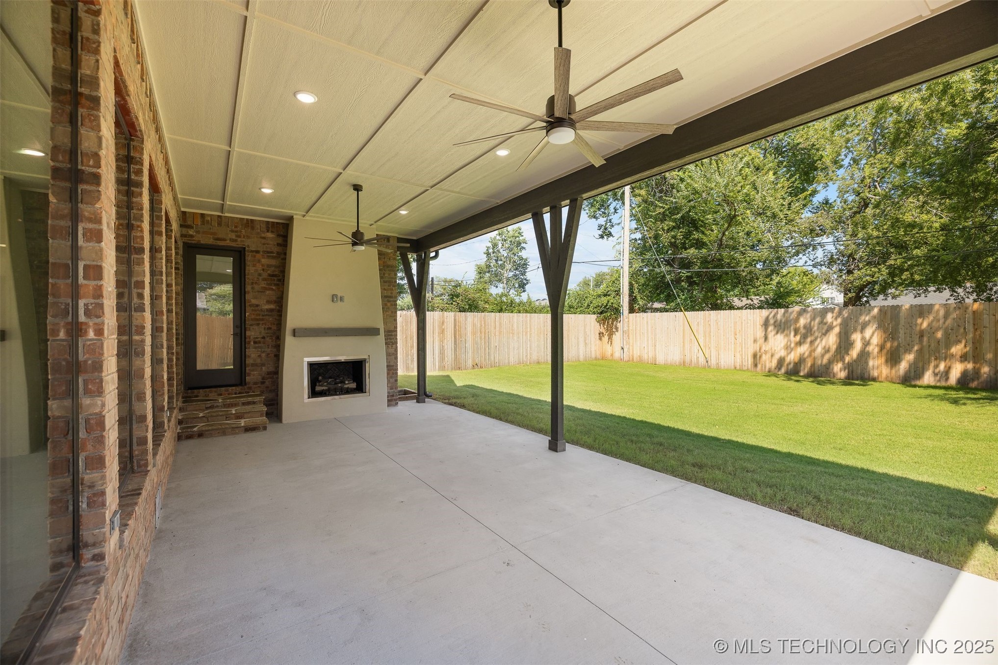 1009 E 38th Street