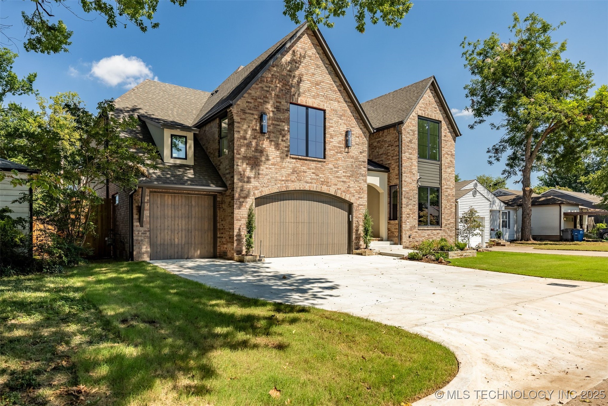 1009 E 38th Street