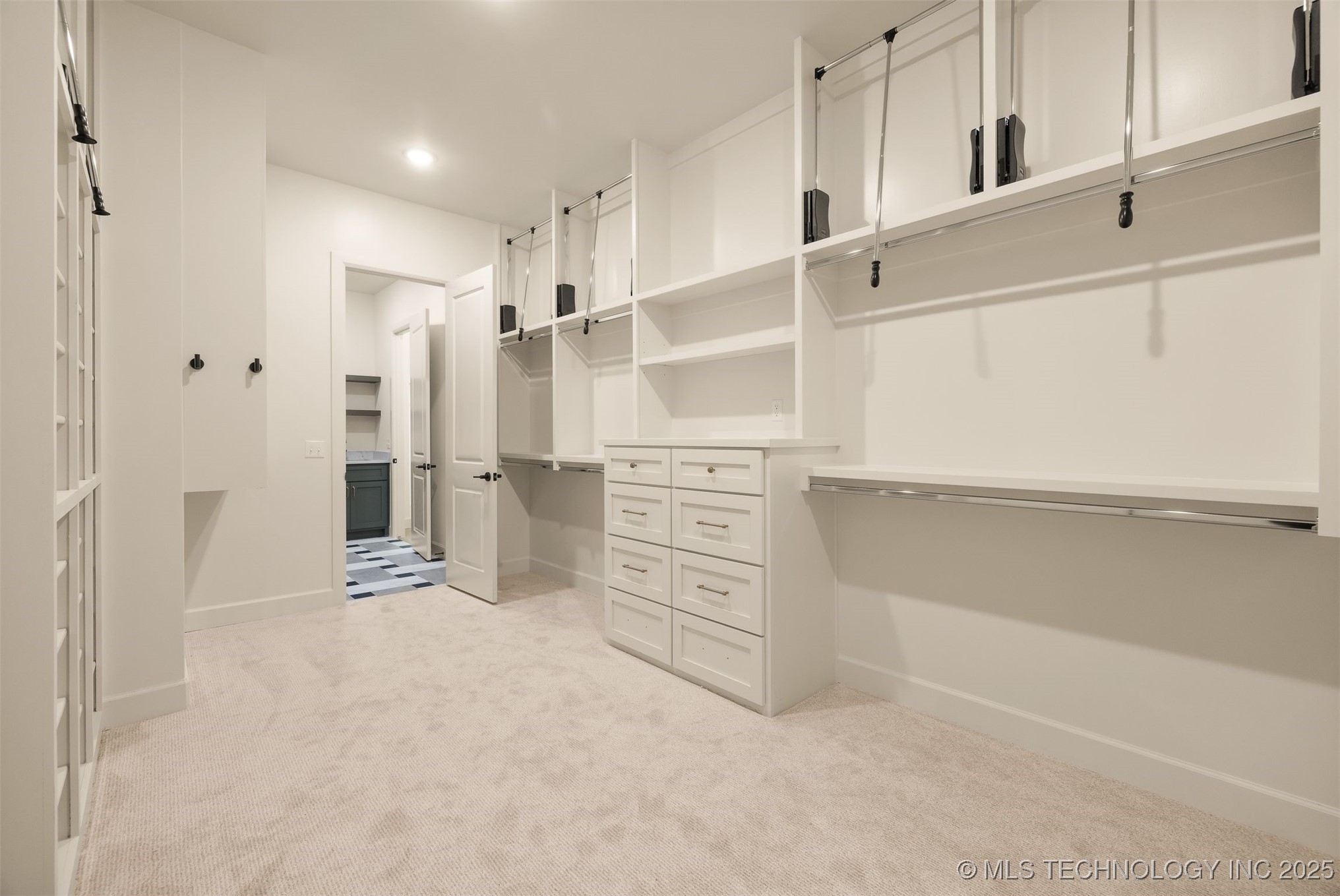 1009 E 38th Street