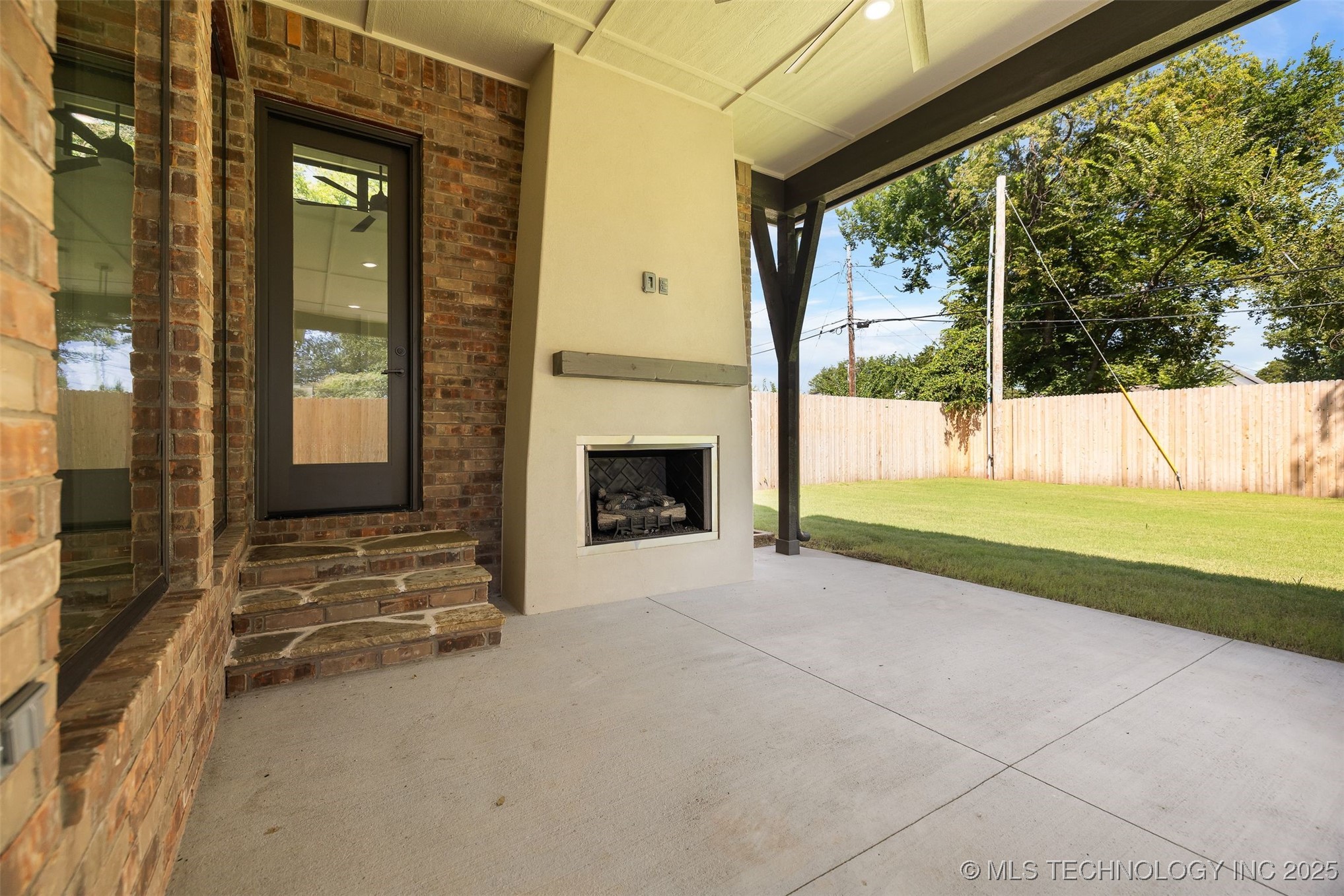 1009 E 38th Street
