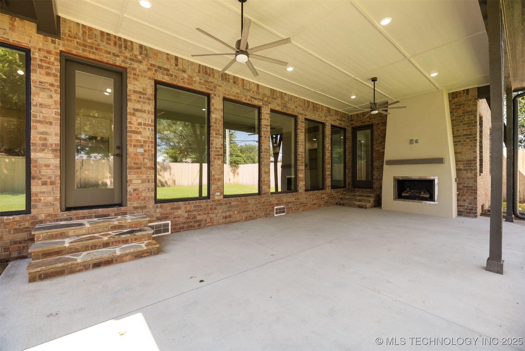 1009 E 38th Street