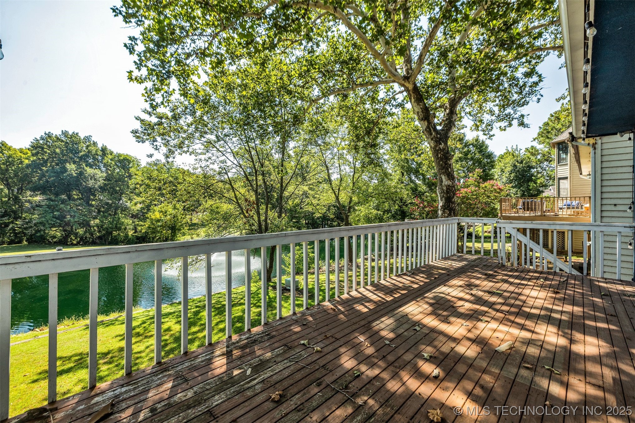 9513 S Lakewood Avenue