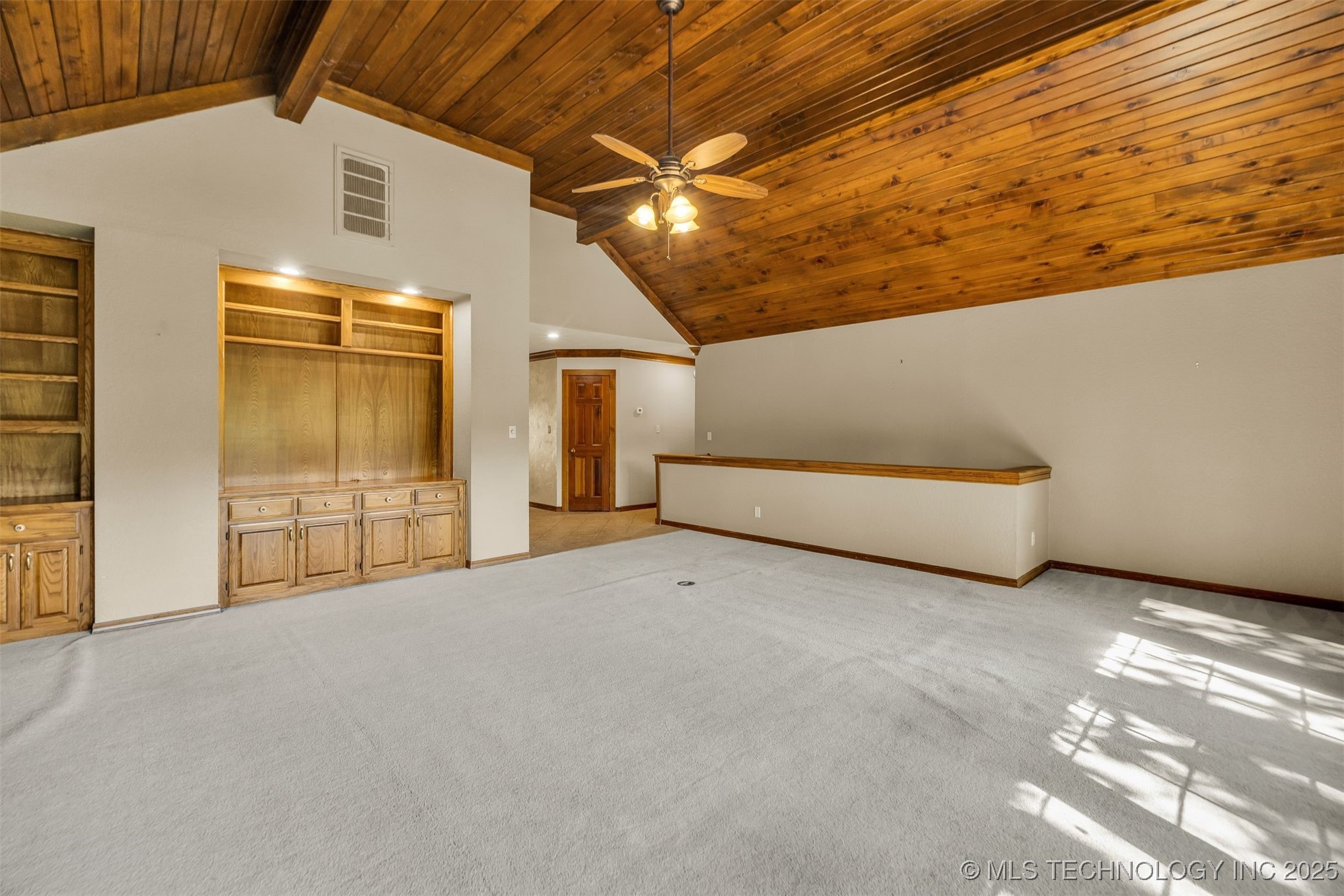 9513 S Lakewood Avenue