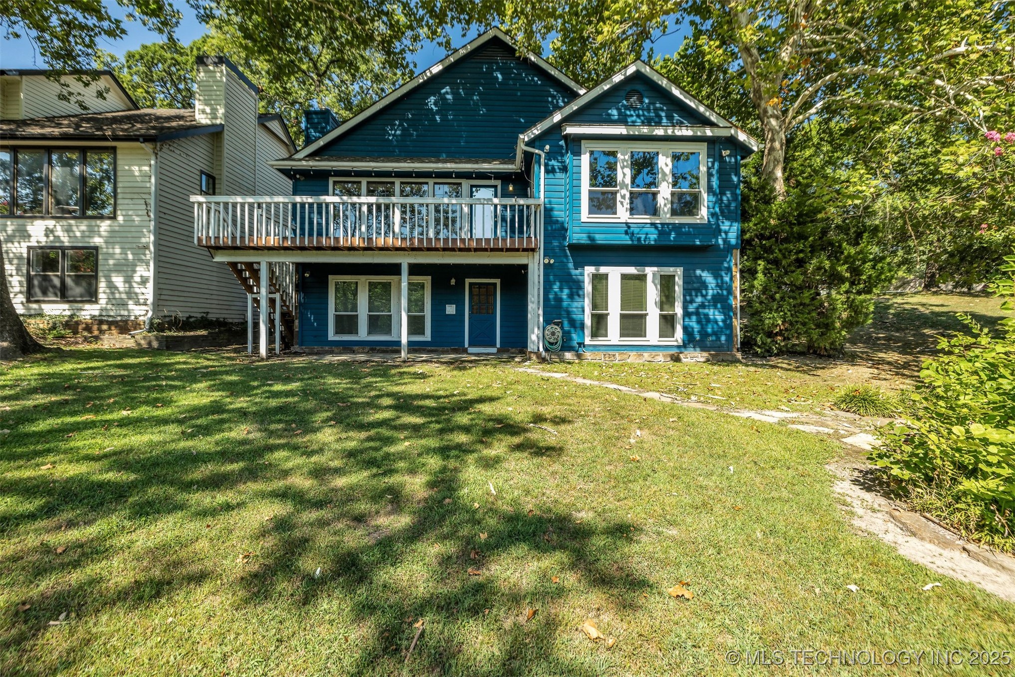 9513 S Lakewood Avenue