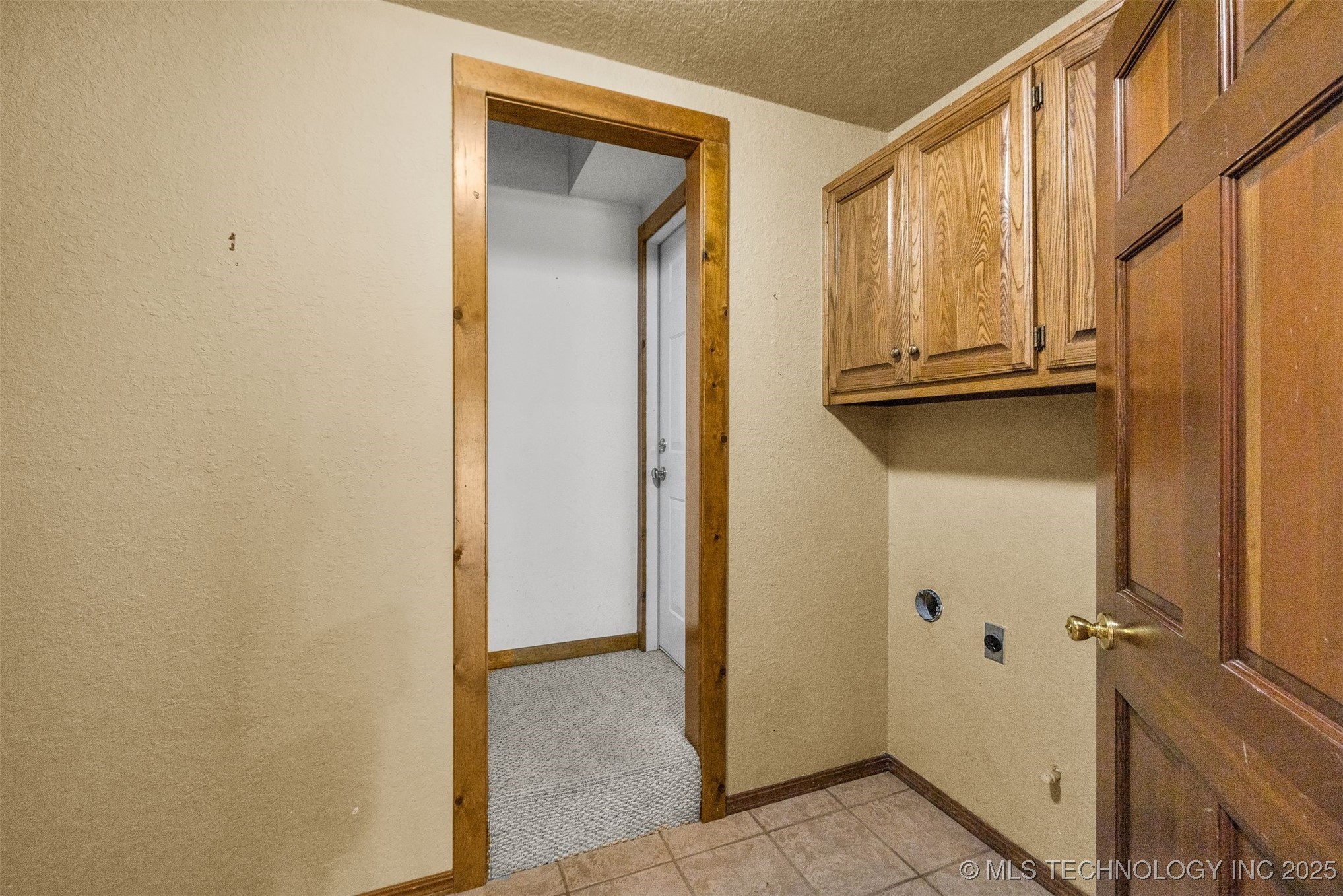 9513 S Lakewood Avenue