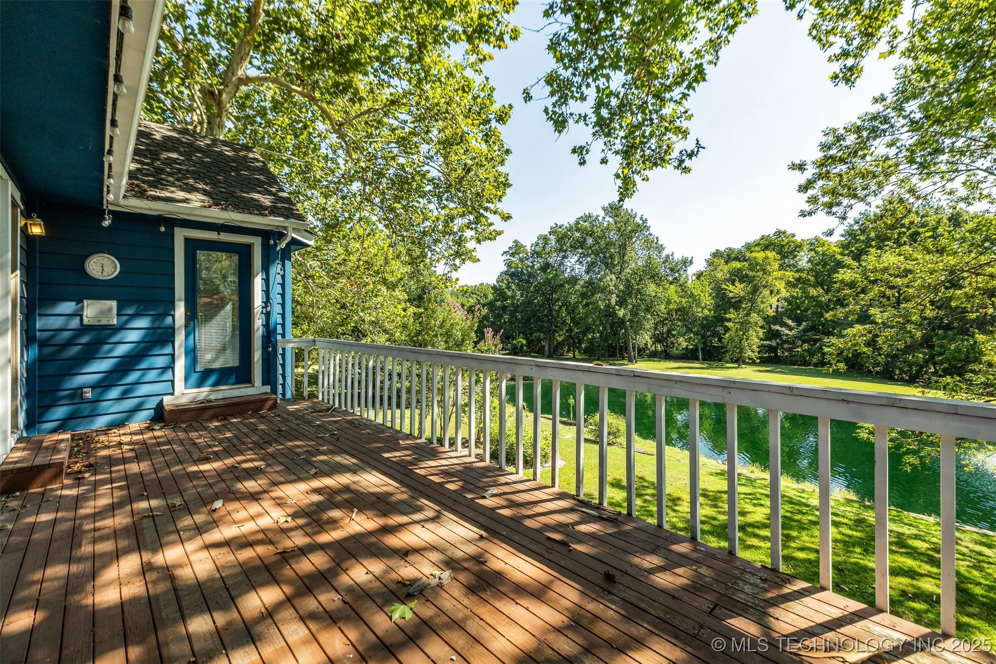 9513 S Lakewood Avenue