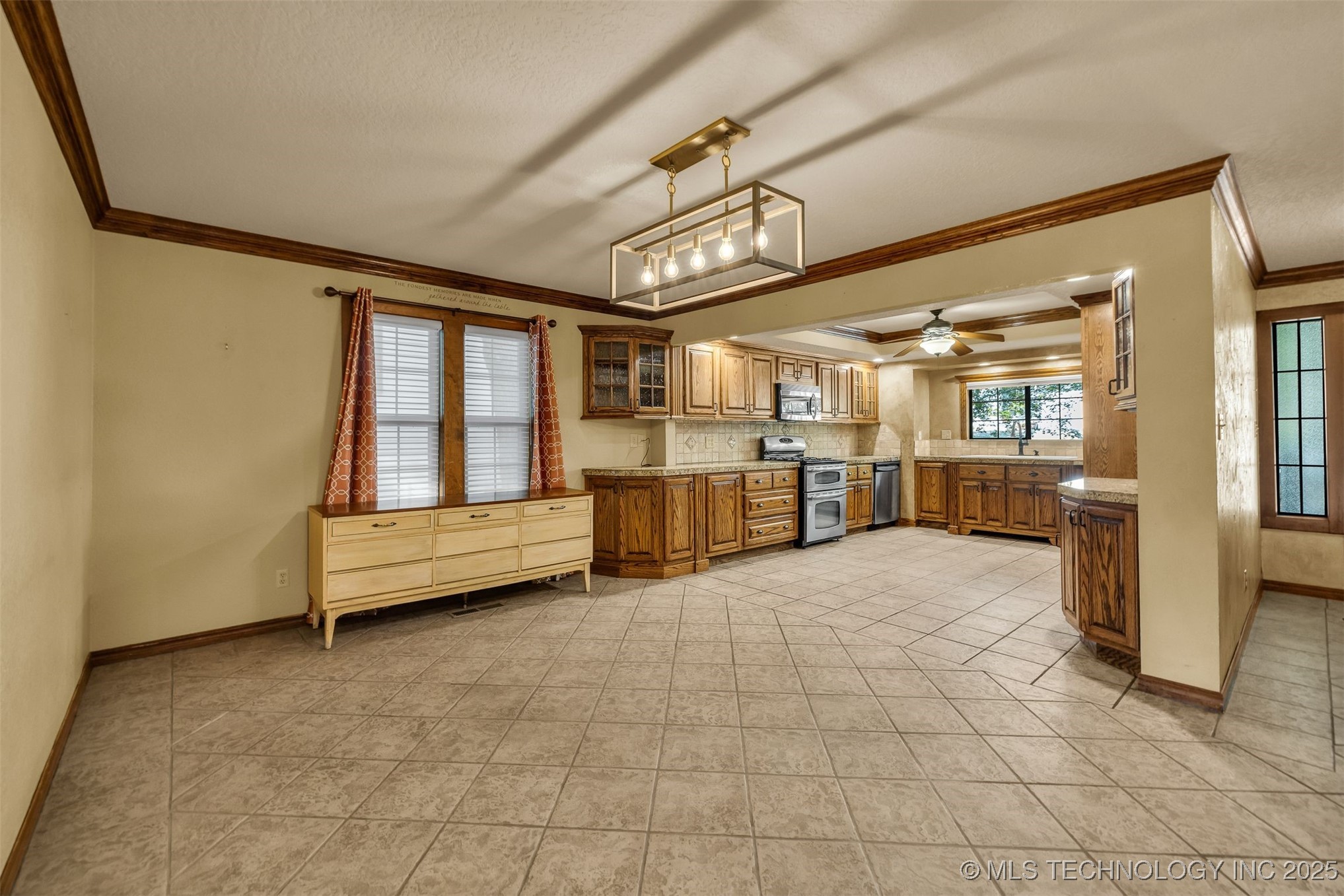 9513 S Lakewood Avenue