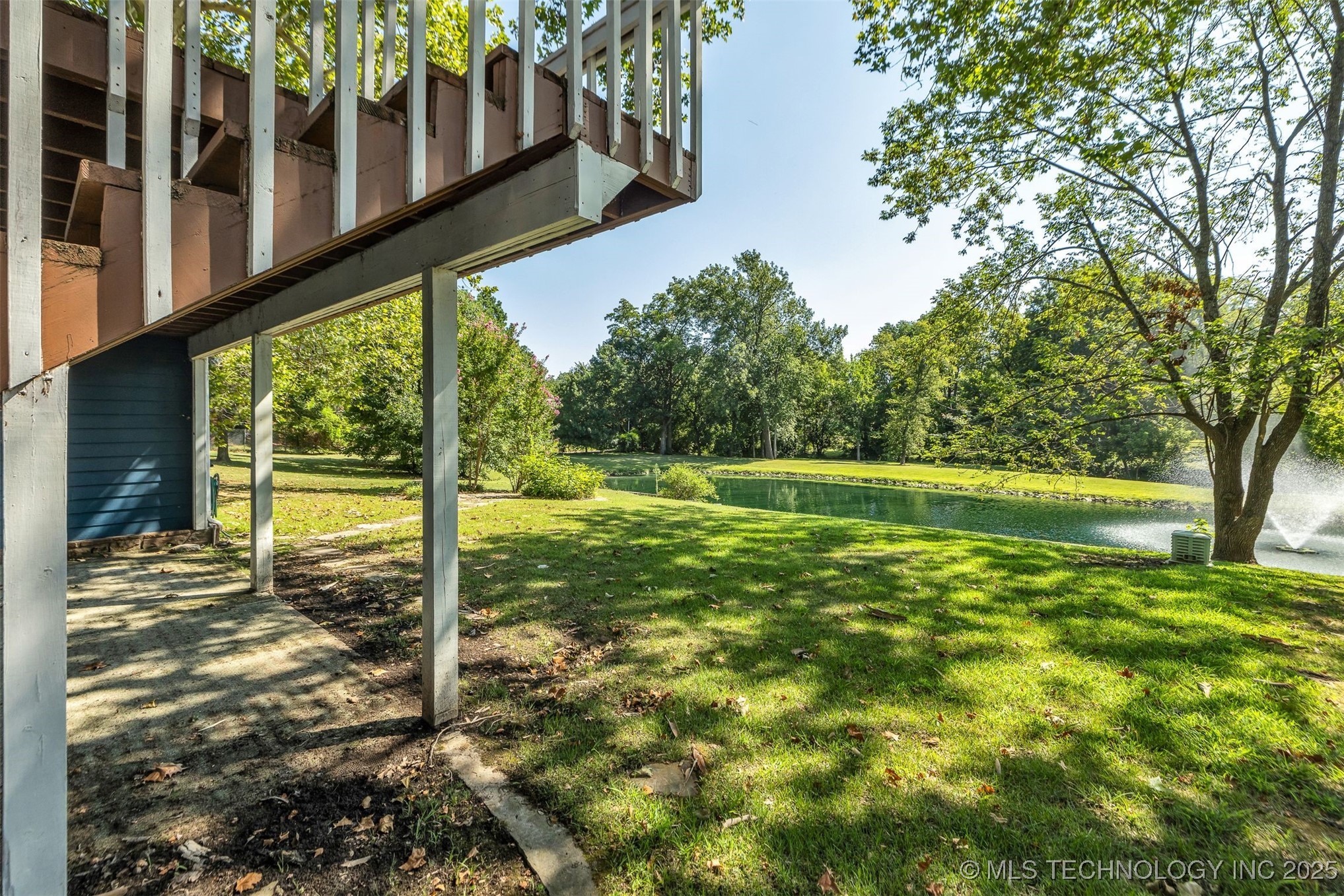 9513 S Lakewood Avenue