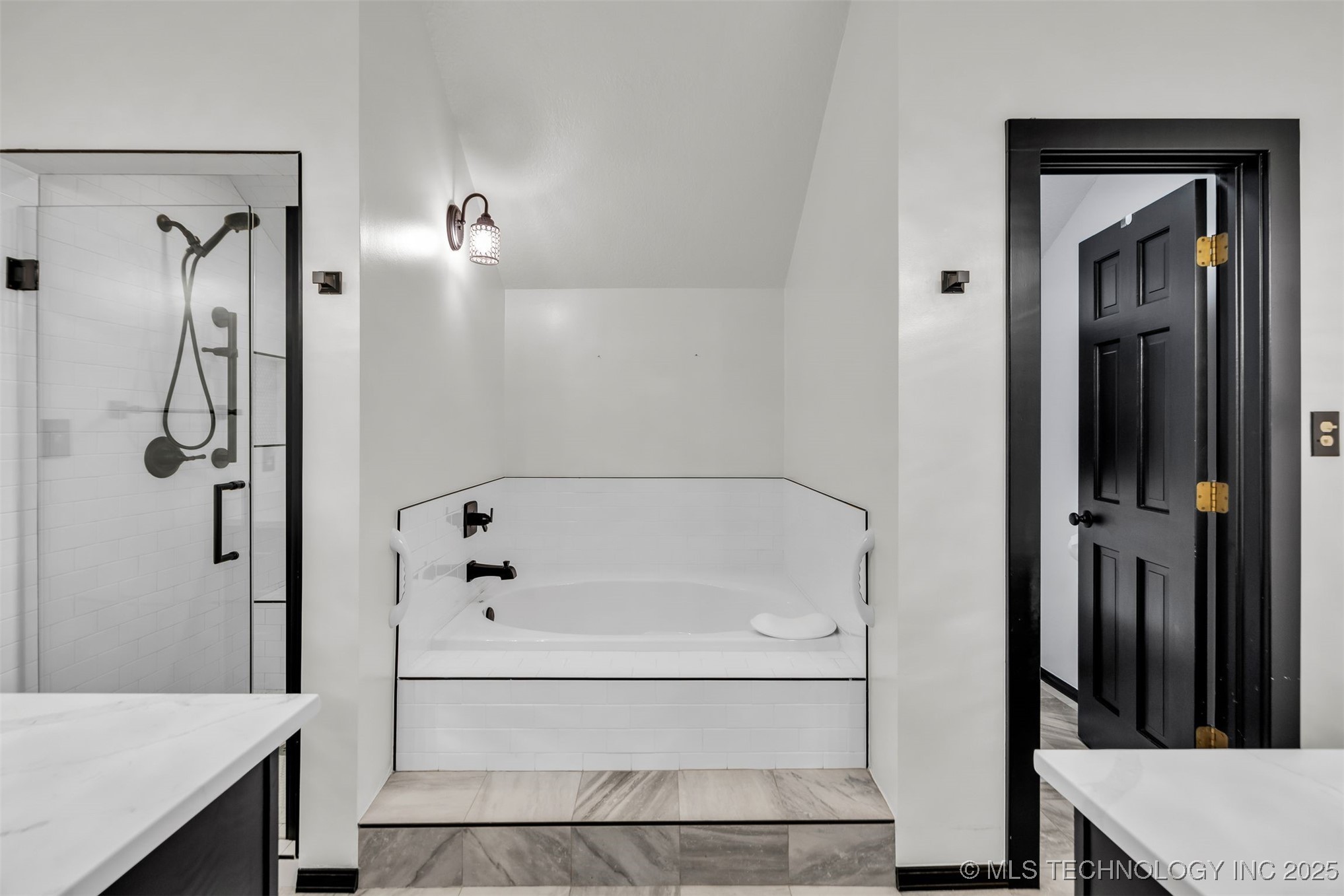 9513 S Lakewood Avenue