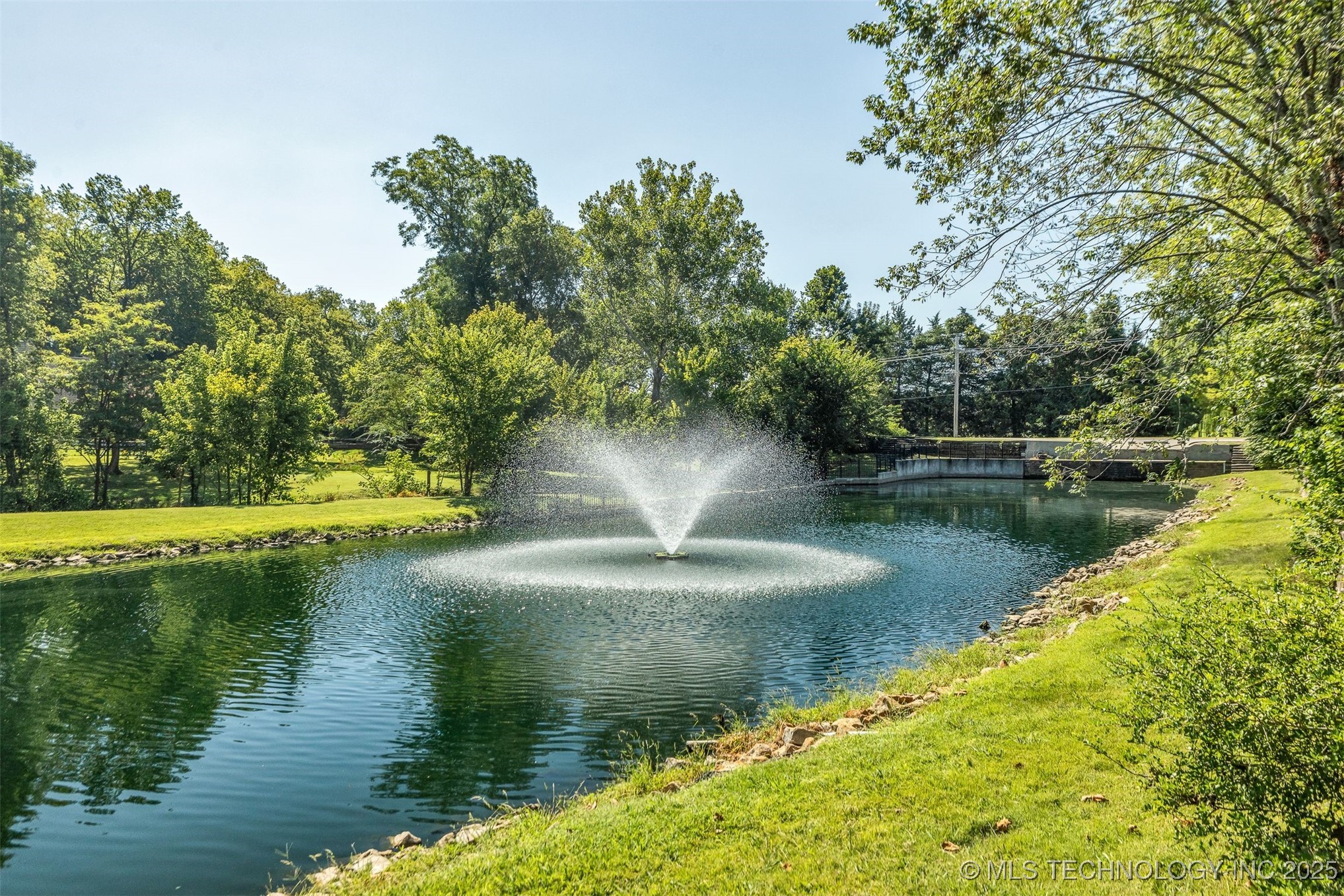 9513 S Lakewood Avenue