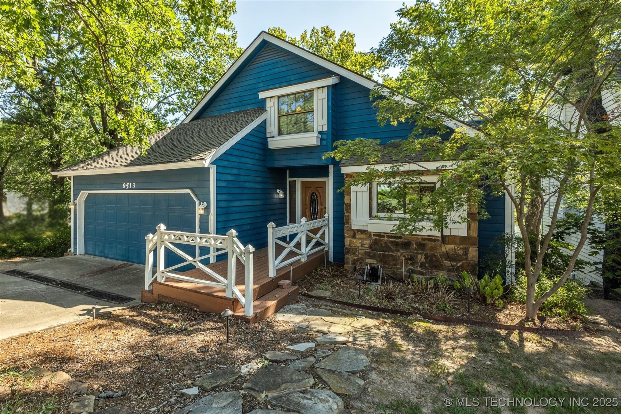 9513 S Lakewood Avenue