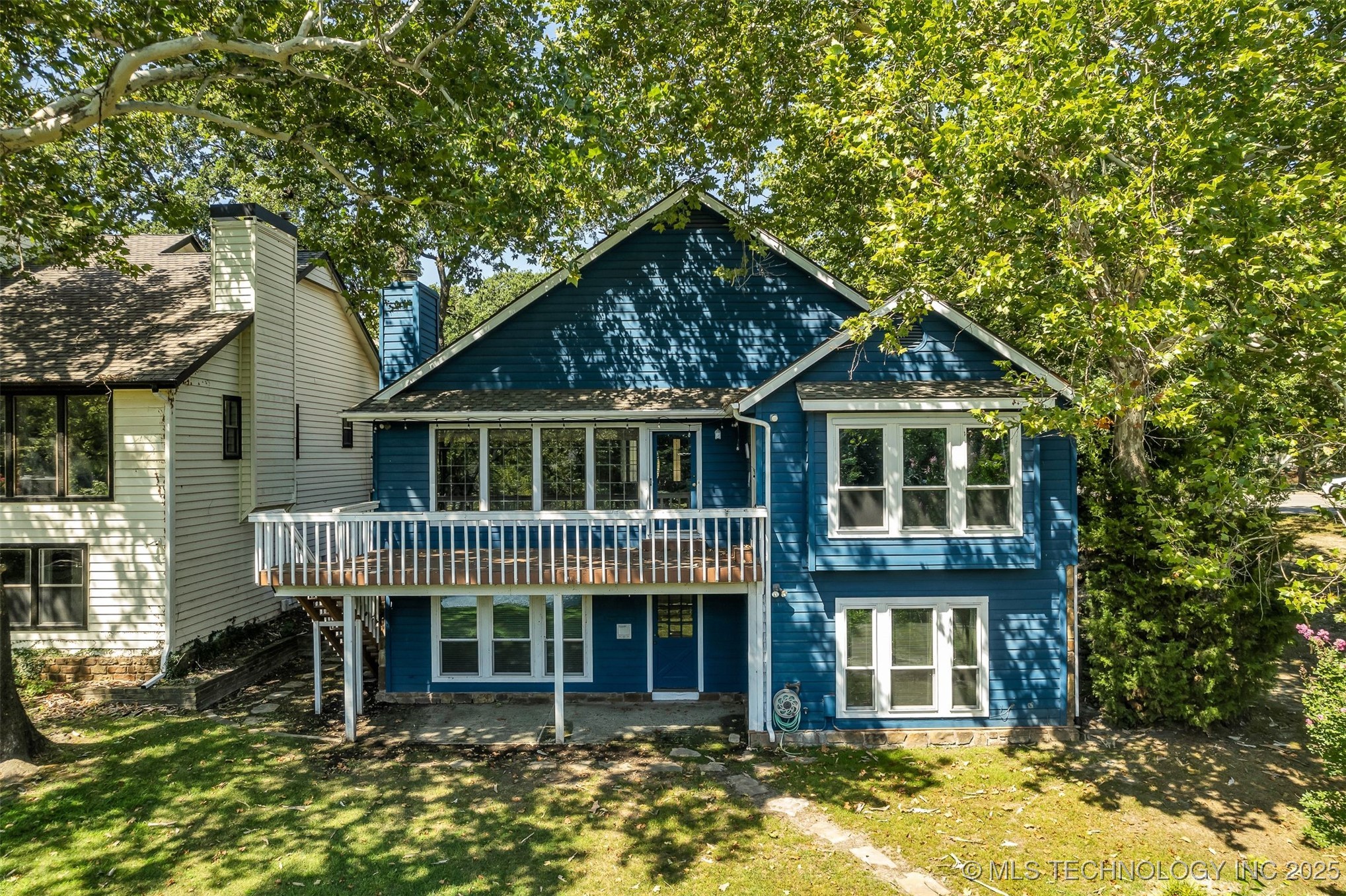 9513 S Lakewood Avenue