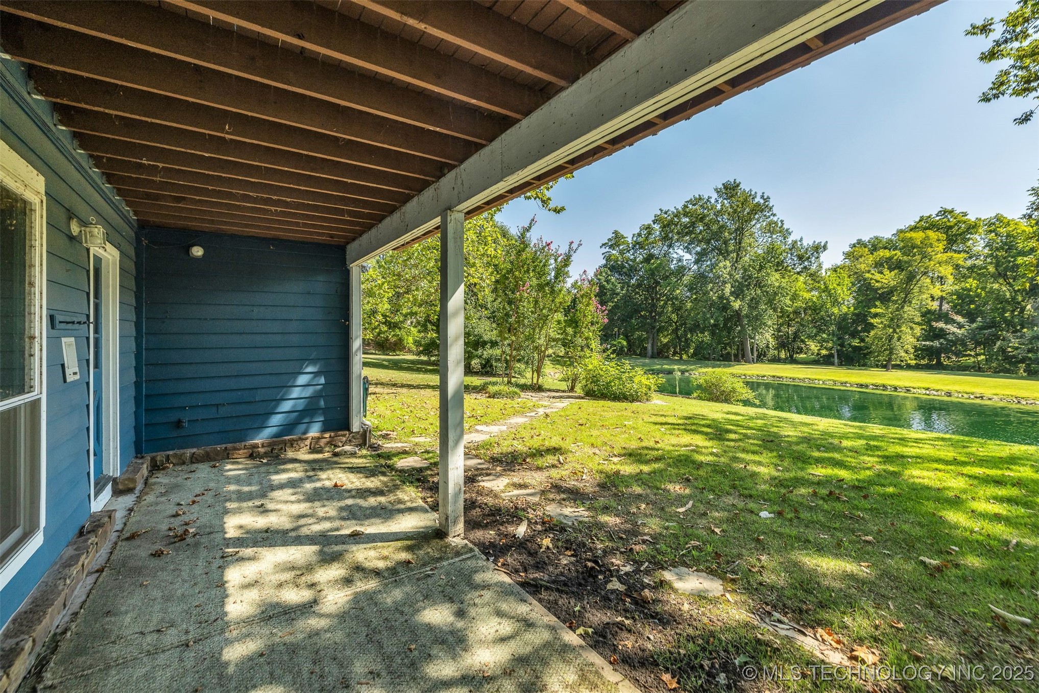 9513 S Lakewood Avenue