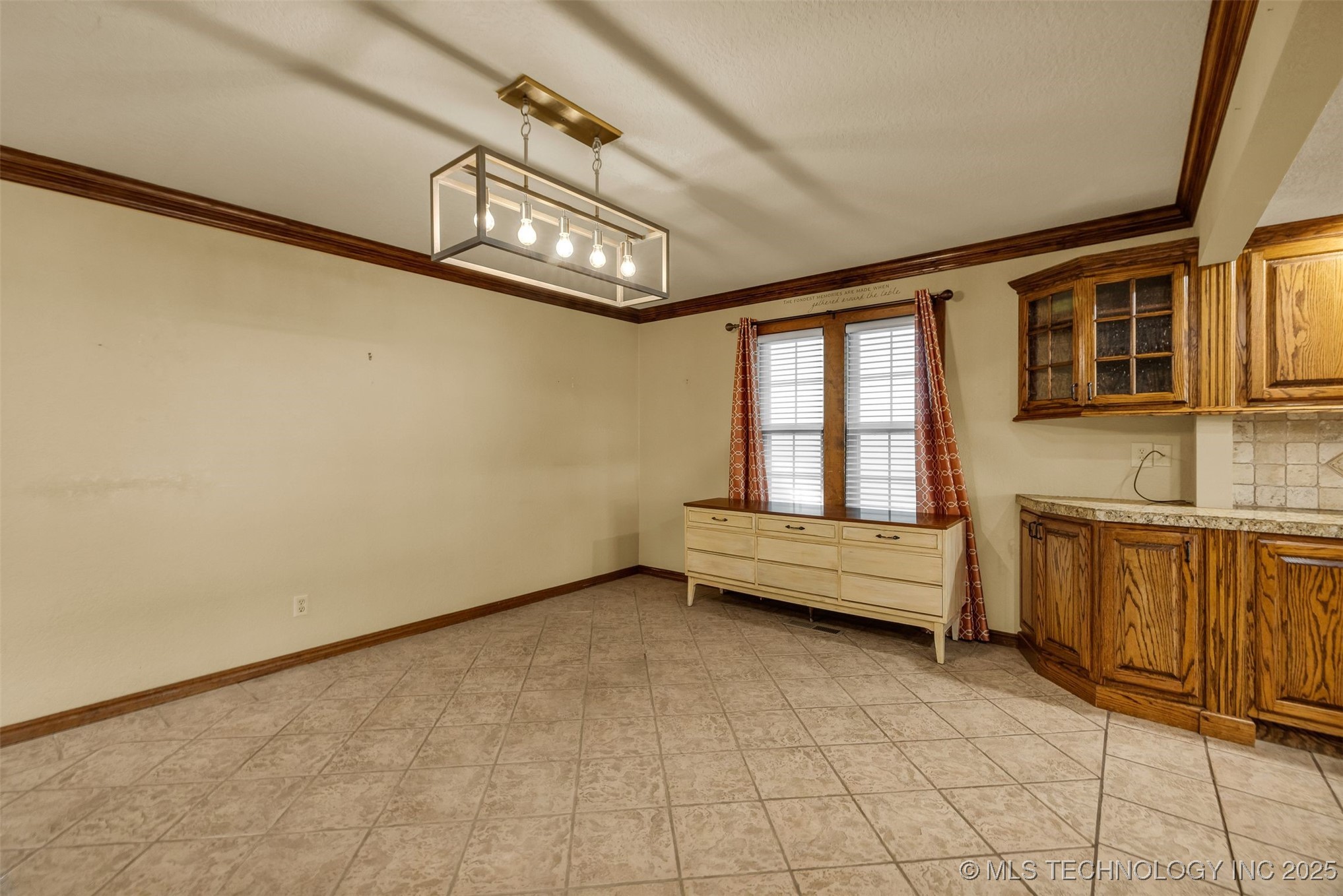 9513 S Lakewood Avenue