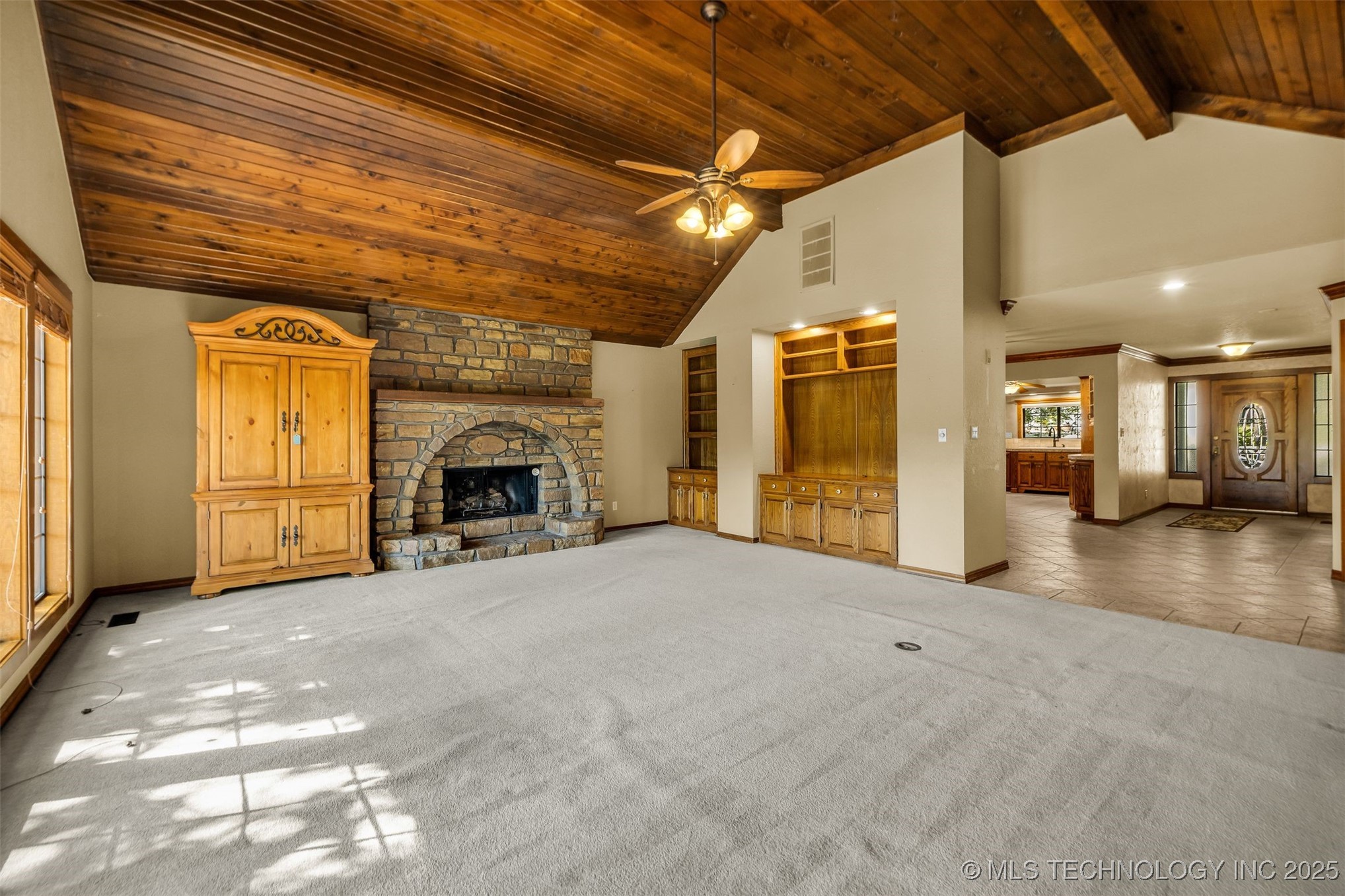 9513 S Lakewood Avenue