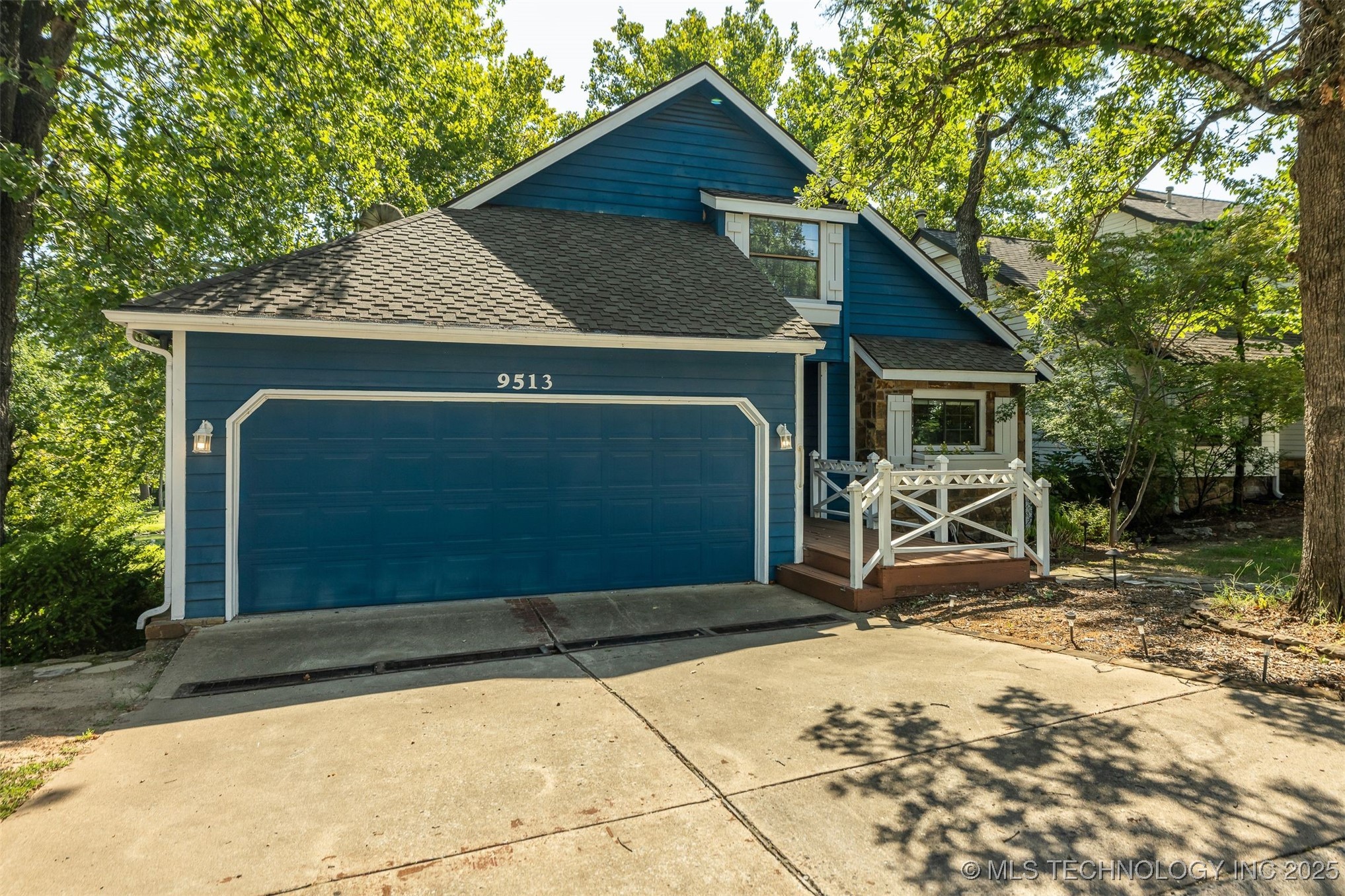 9513 S Lakewood Avenue