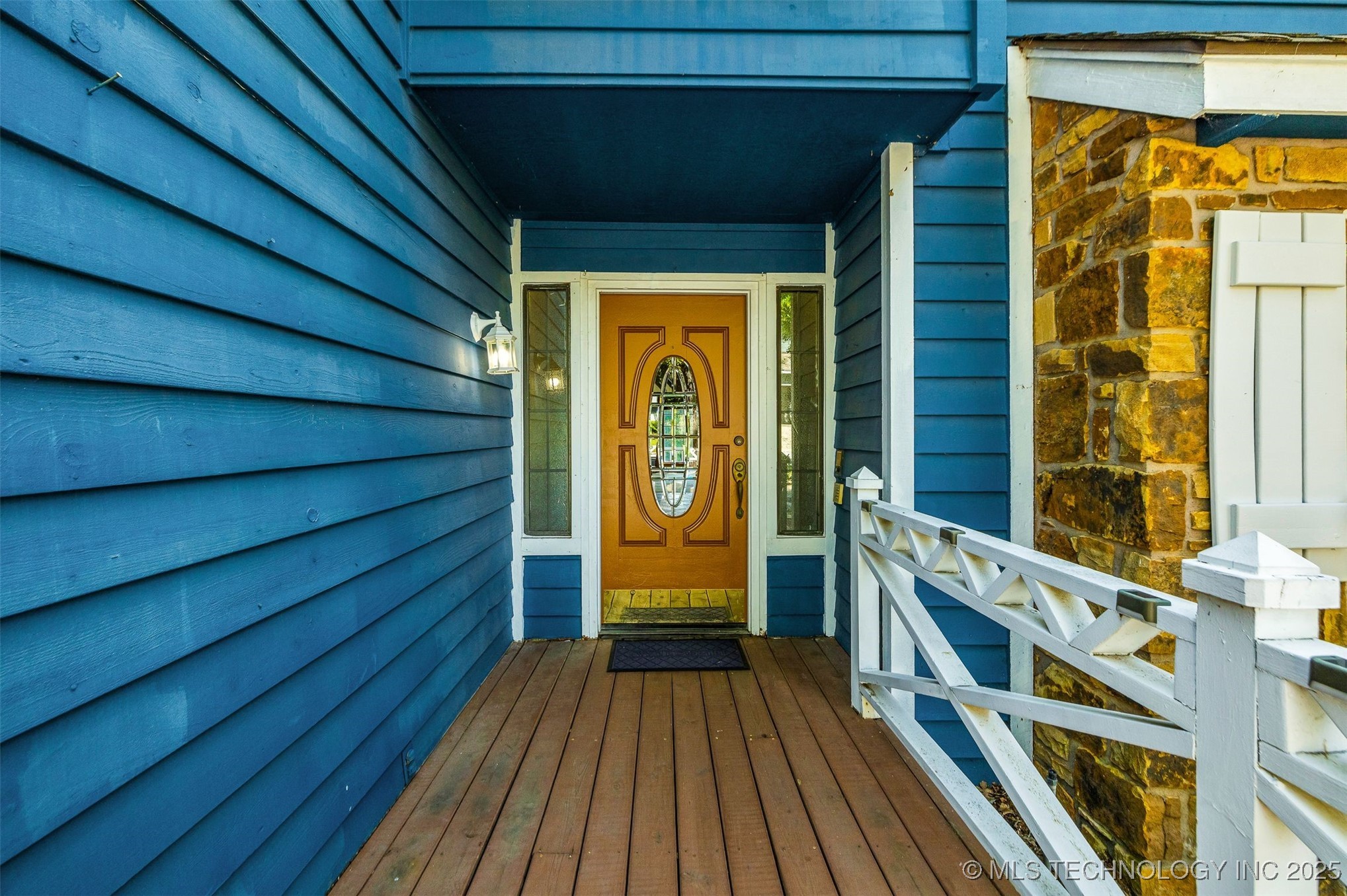 9513 S Lakewood Avenue