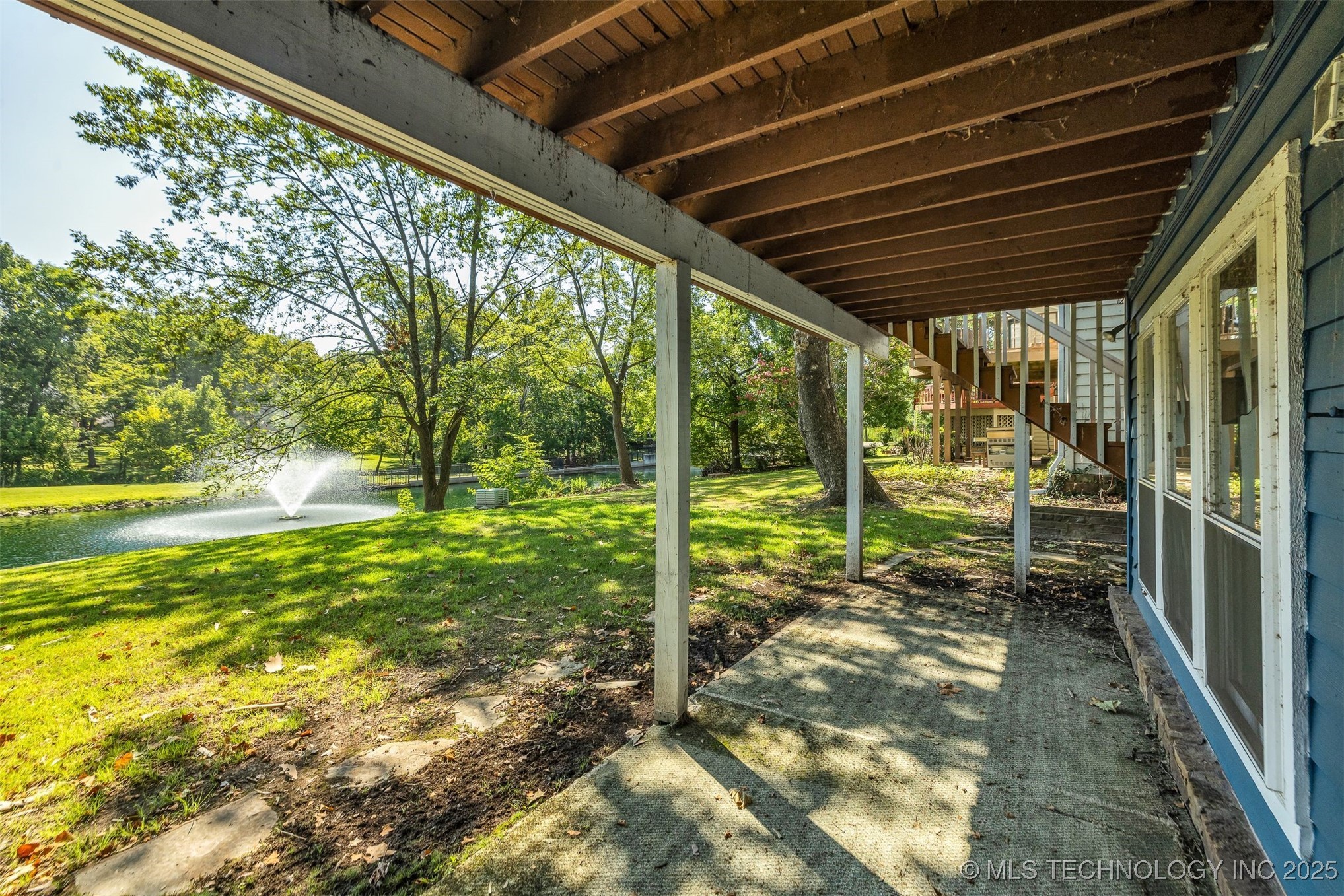 9513 S Lakewood Avenue