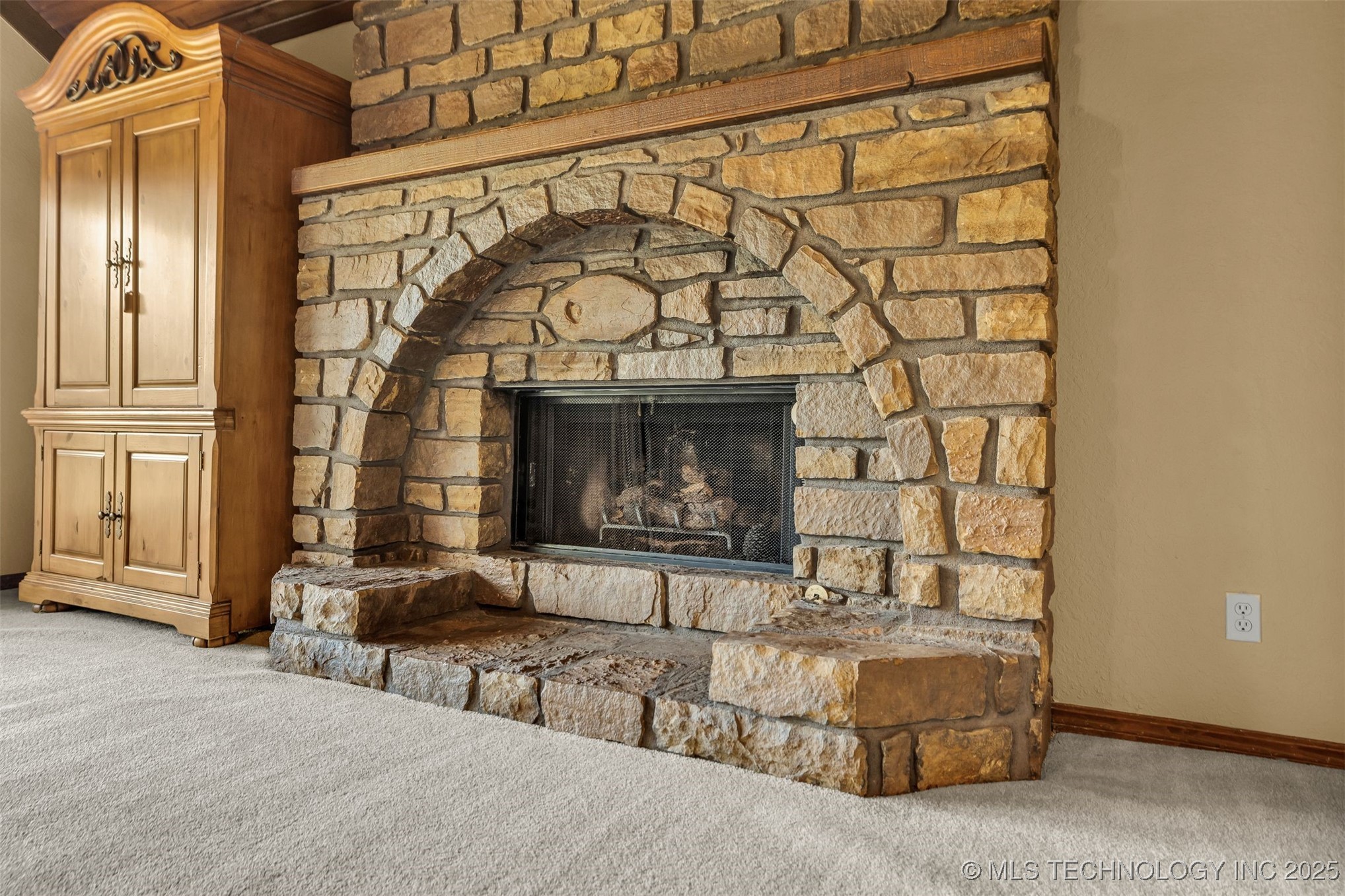 9513 S Lakewood Avenue