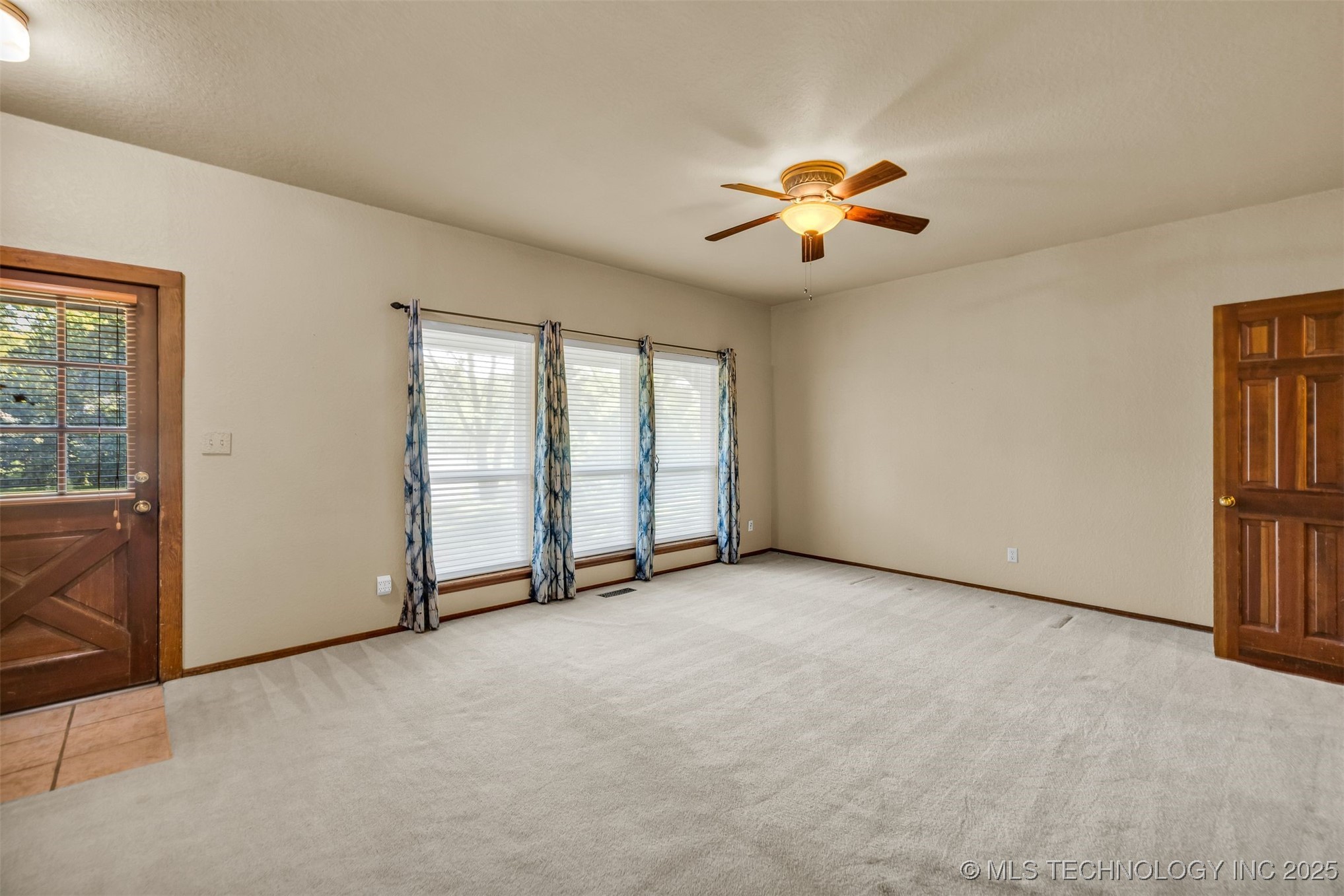 9513 S Lakewood Avenue