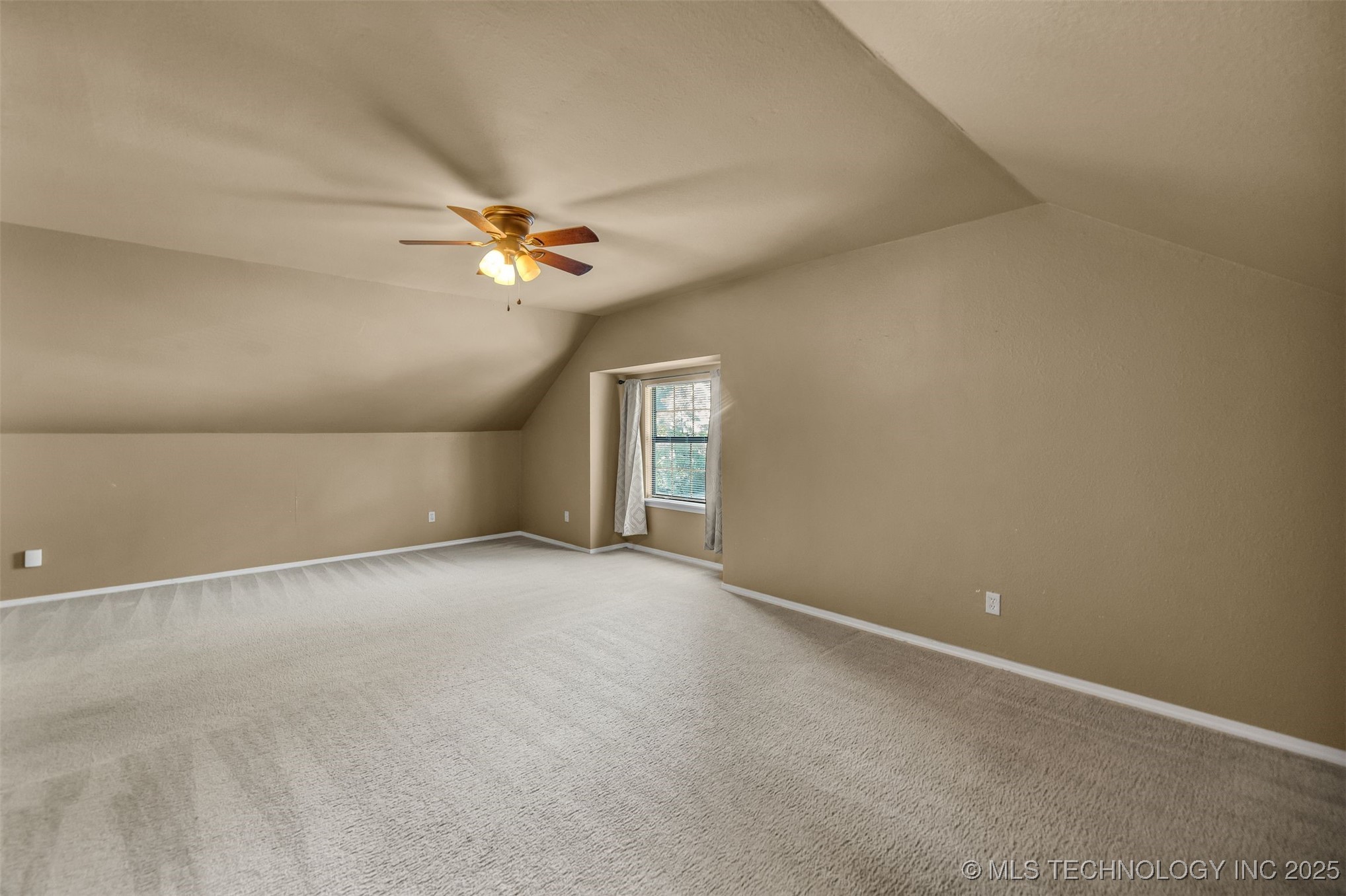 9513 S Lakewood Avenue