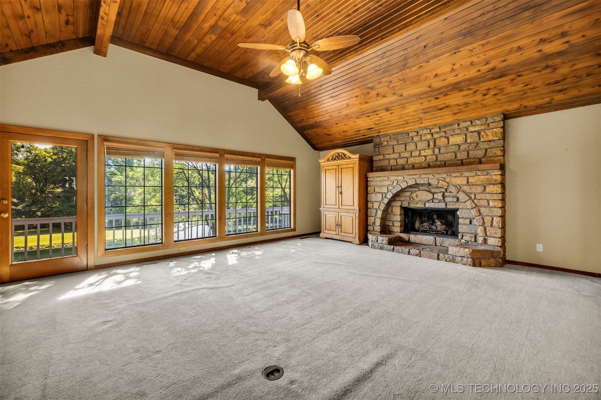 9513 S Lakewood Avenue