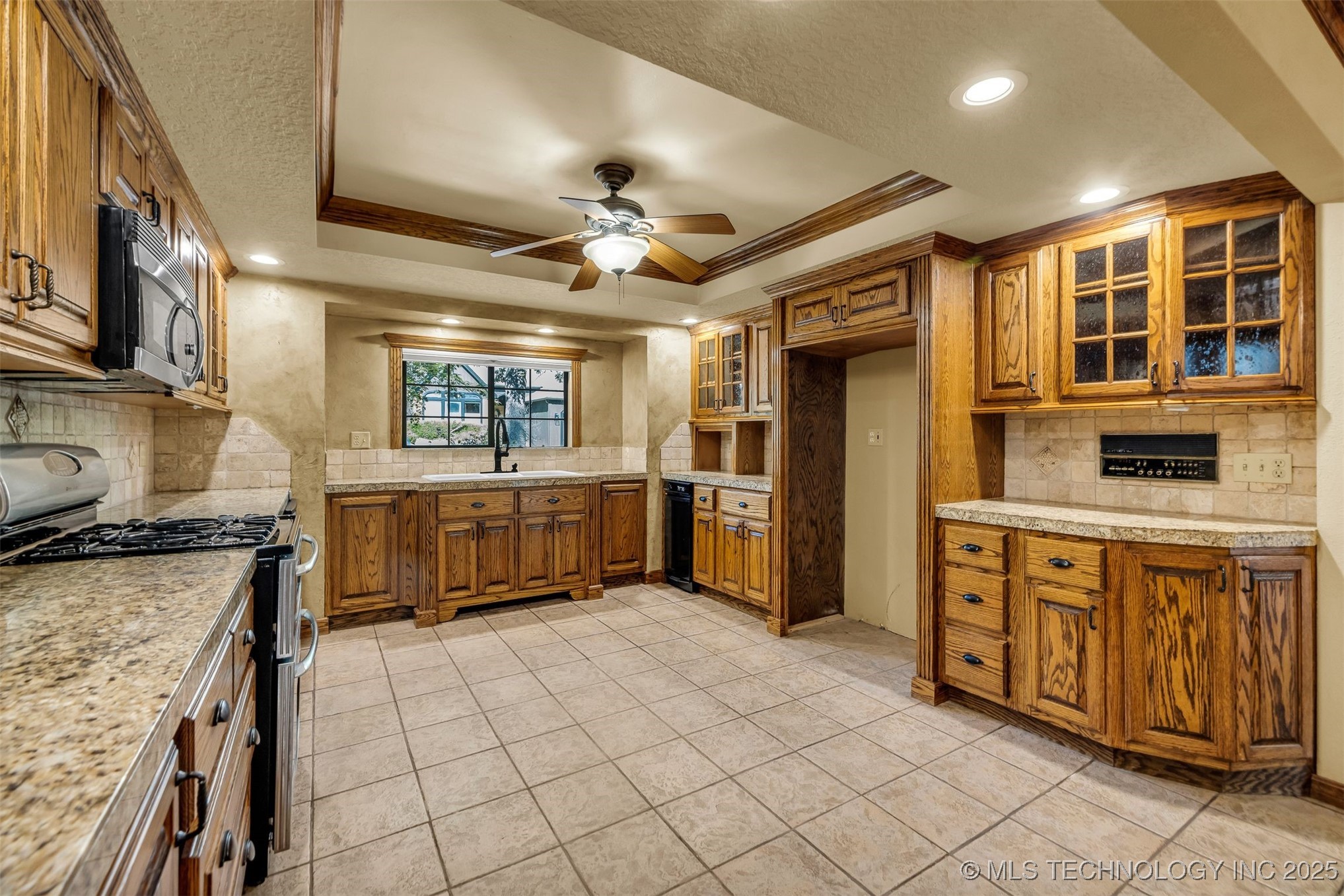 9513 S Lakewood Avenue